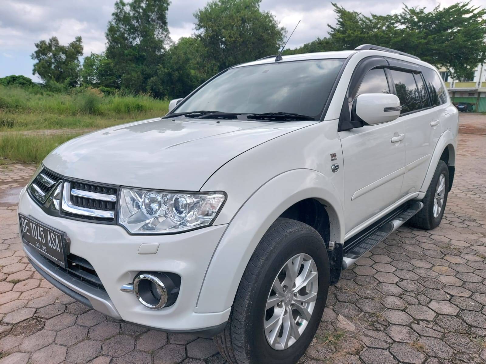 2014 Mitsubishi Pajero Sport  Bekas 2014 Mitsubishi Pajero Sport  Bekas