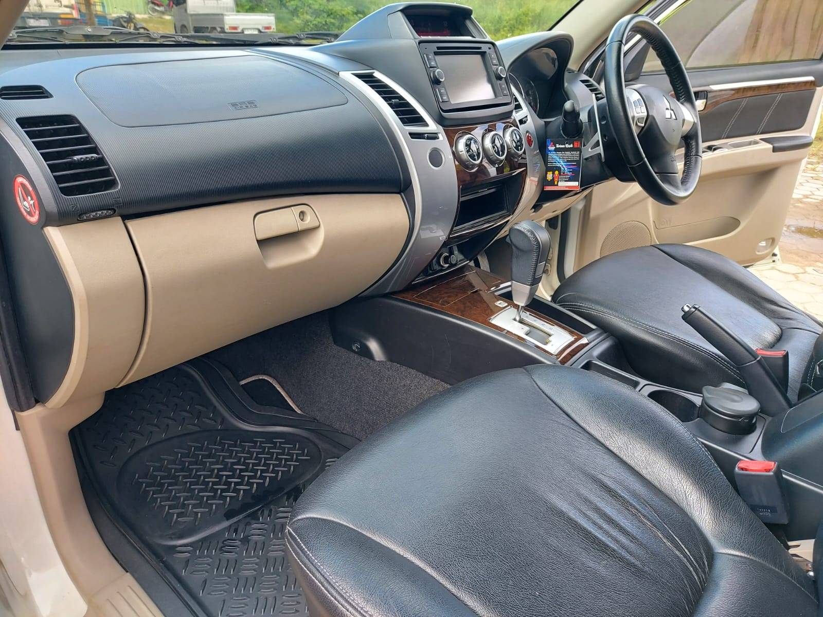 2014 Mitsubishi Pajero Sport  2014 Mitsubishi Pajero Sport