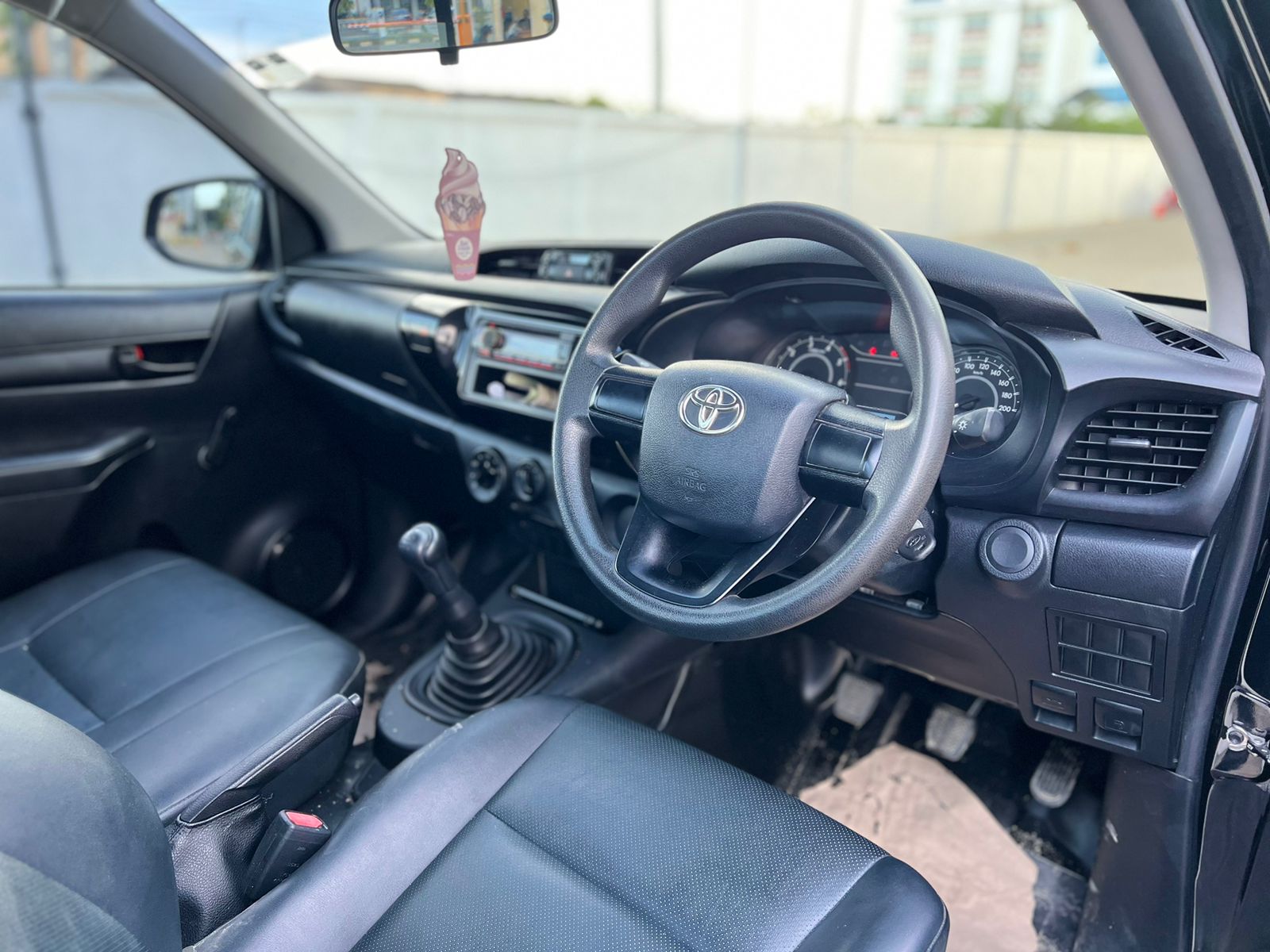 2019 Toyota Hilux 2.4L DSL Single Cab 4x4 MT 2019 Toyota Hilux 2.4L DSL Single Cab 4x4 MT