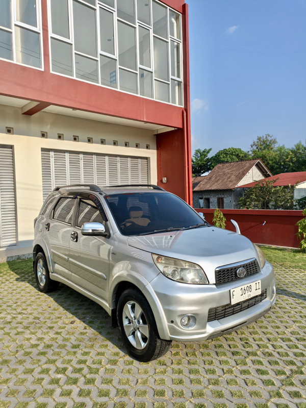 Second Hand 2013 Toyota Rush  S AT Second Hand 2013 Toyota Rush  S AT