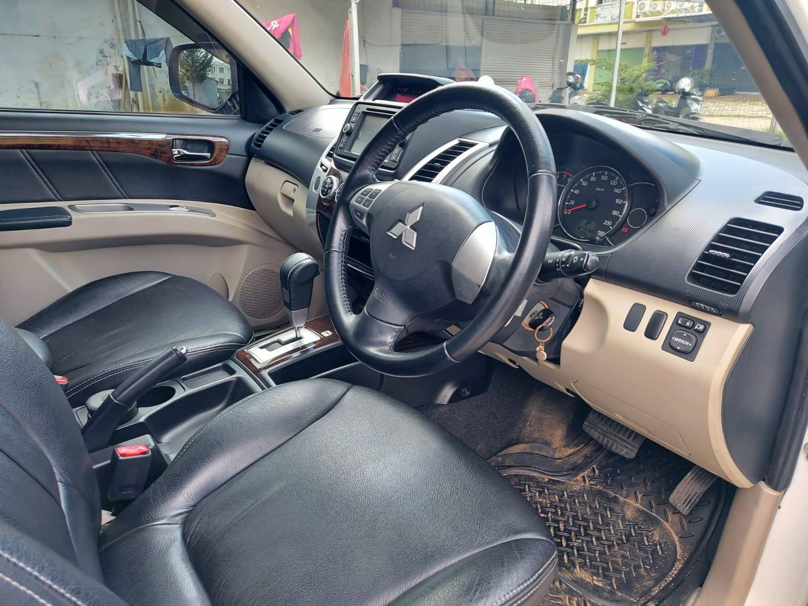 2014 Mitsubishi Pajero Sport  2014 Mitsubishi Pajero Sport