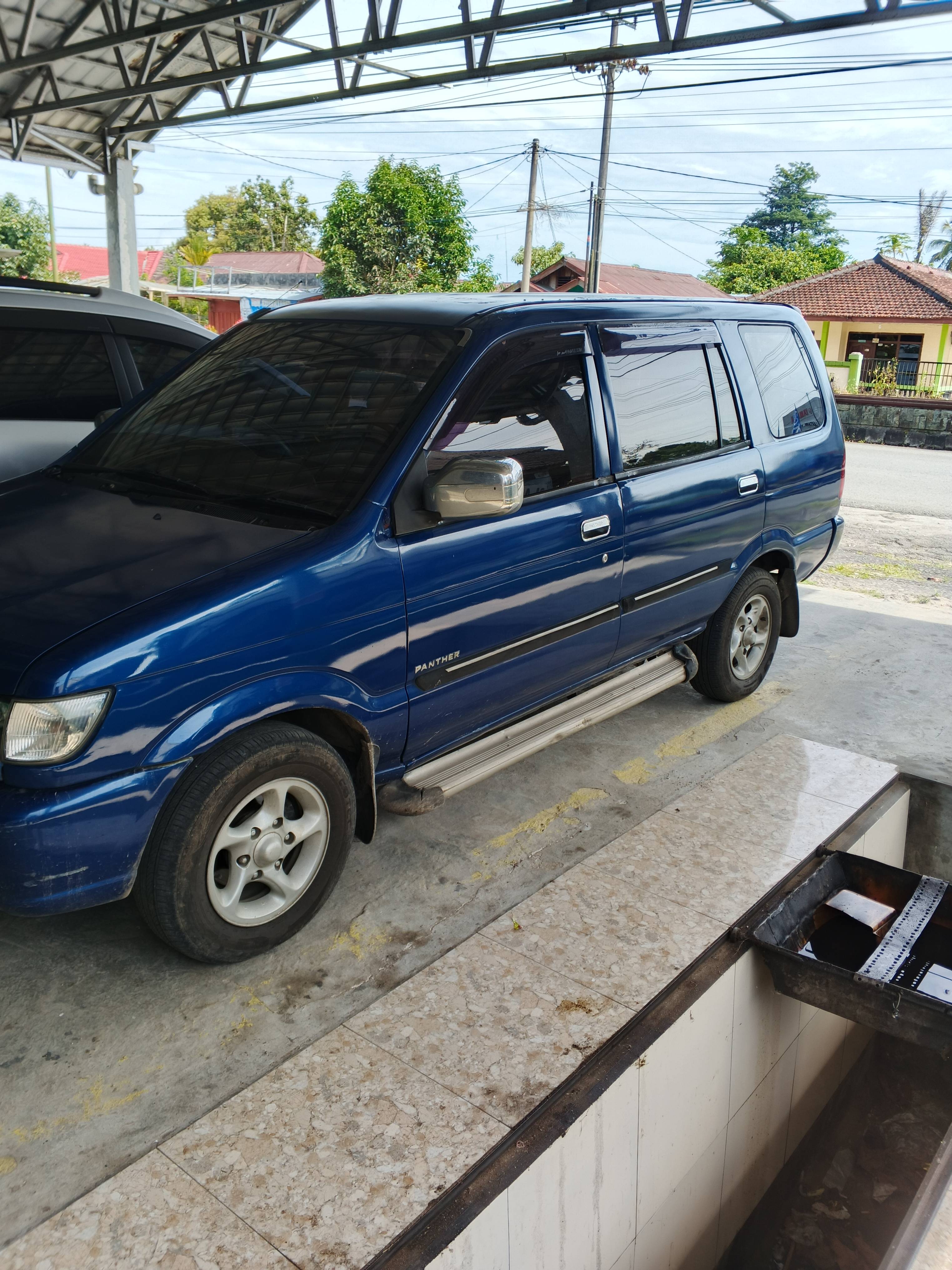 2003 Isuzu Panther LM 2.5L MT 2003 Isuzu Panther LM 2.5L MT