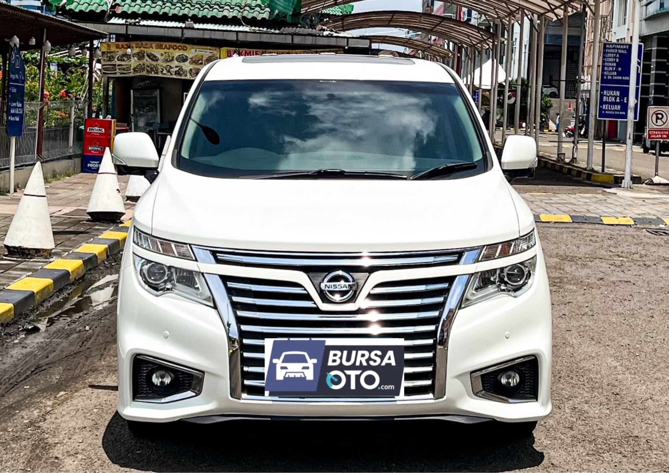 Second Hand 2016 Nissan Elgrand 2.5L HWS Second Hand 2016 Nissan Elgrand 2.5L HWS