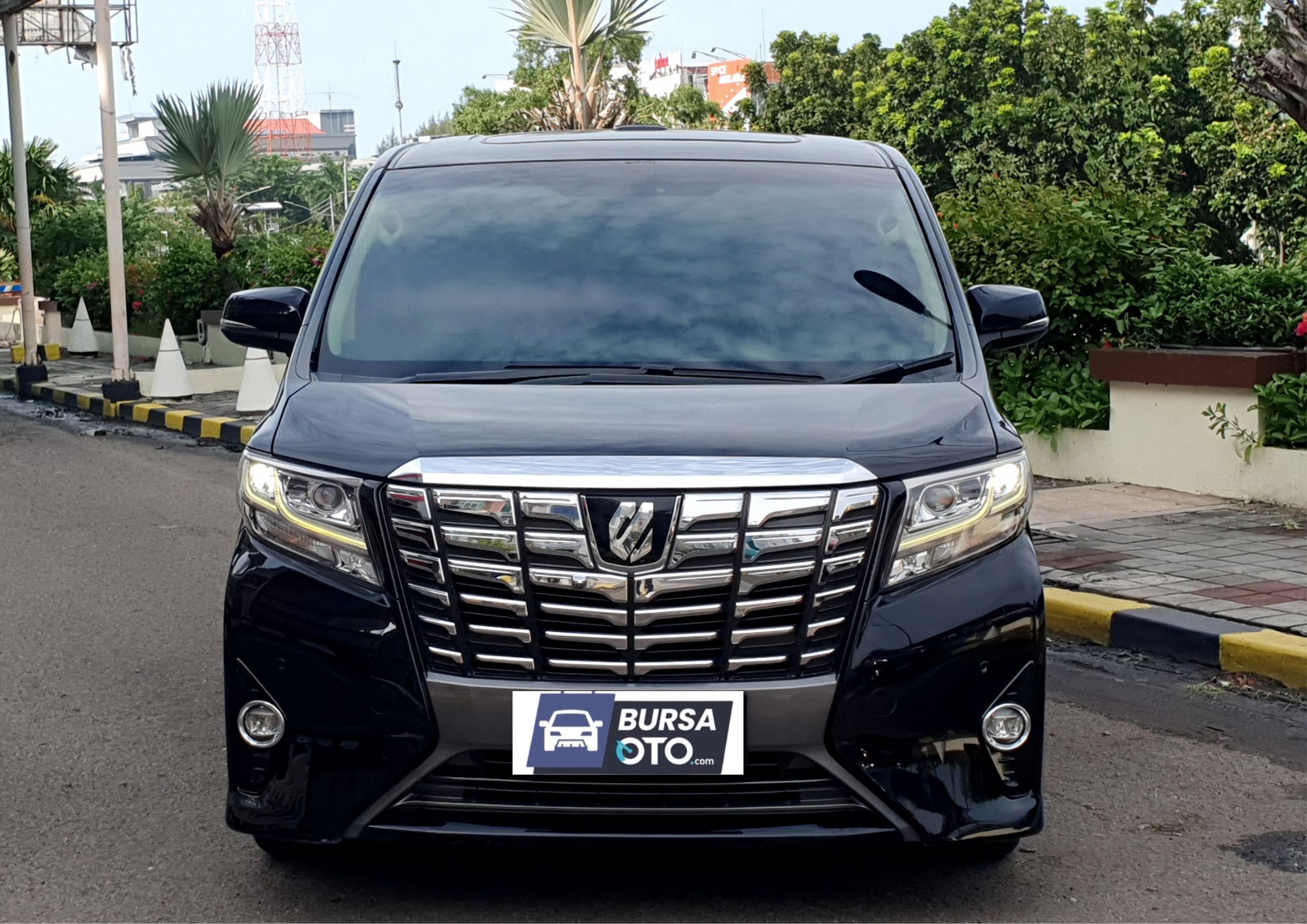 Second Hand 2015 Toyota Alphard Second Hand 2015 Toyota Alphard