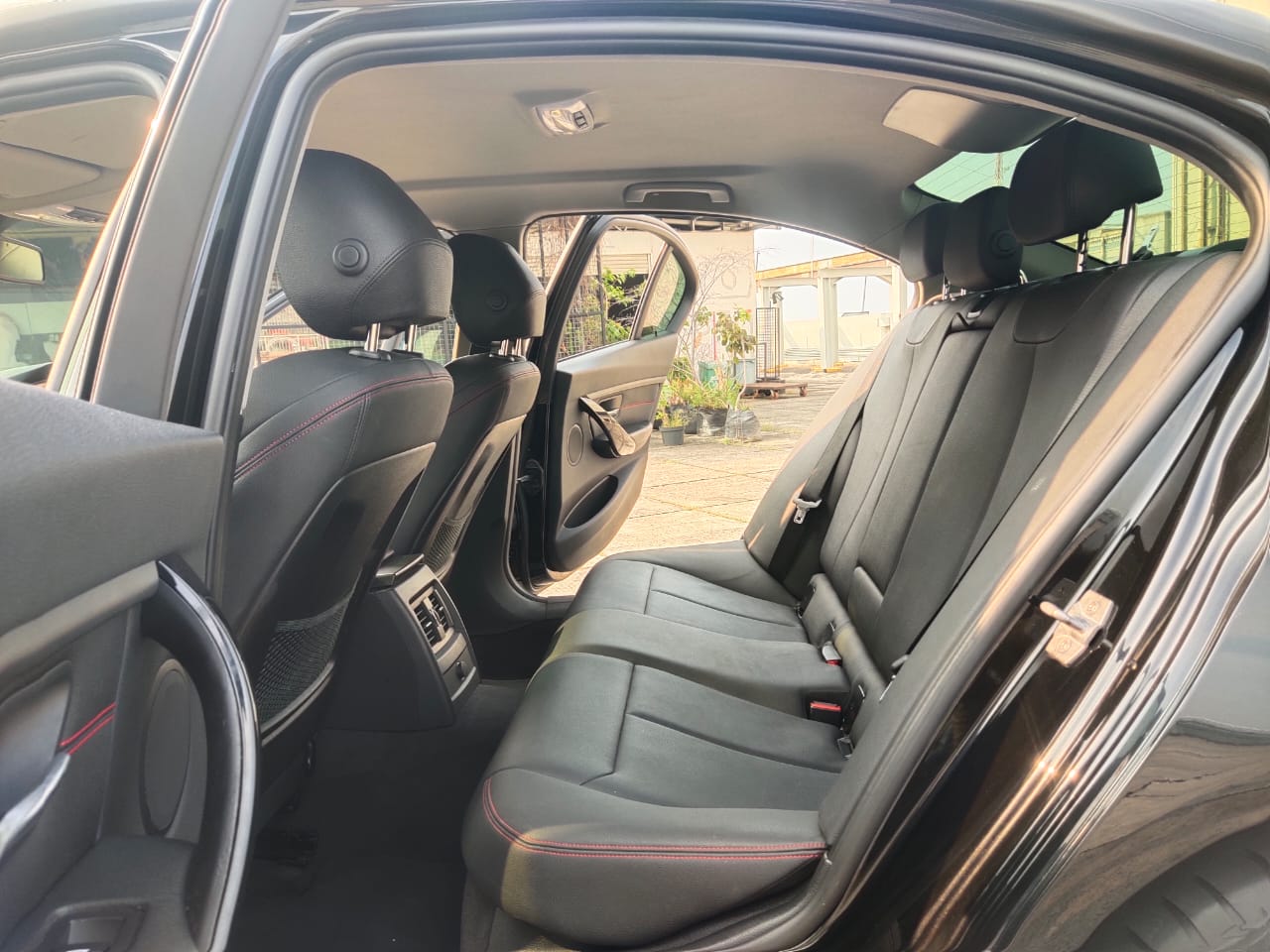 2014 BMW 3 Series Sedan 320i Dynamic 2014 BMW 3 Series Sedan 320i Dynamic