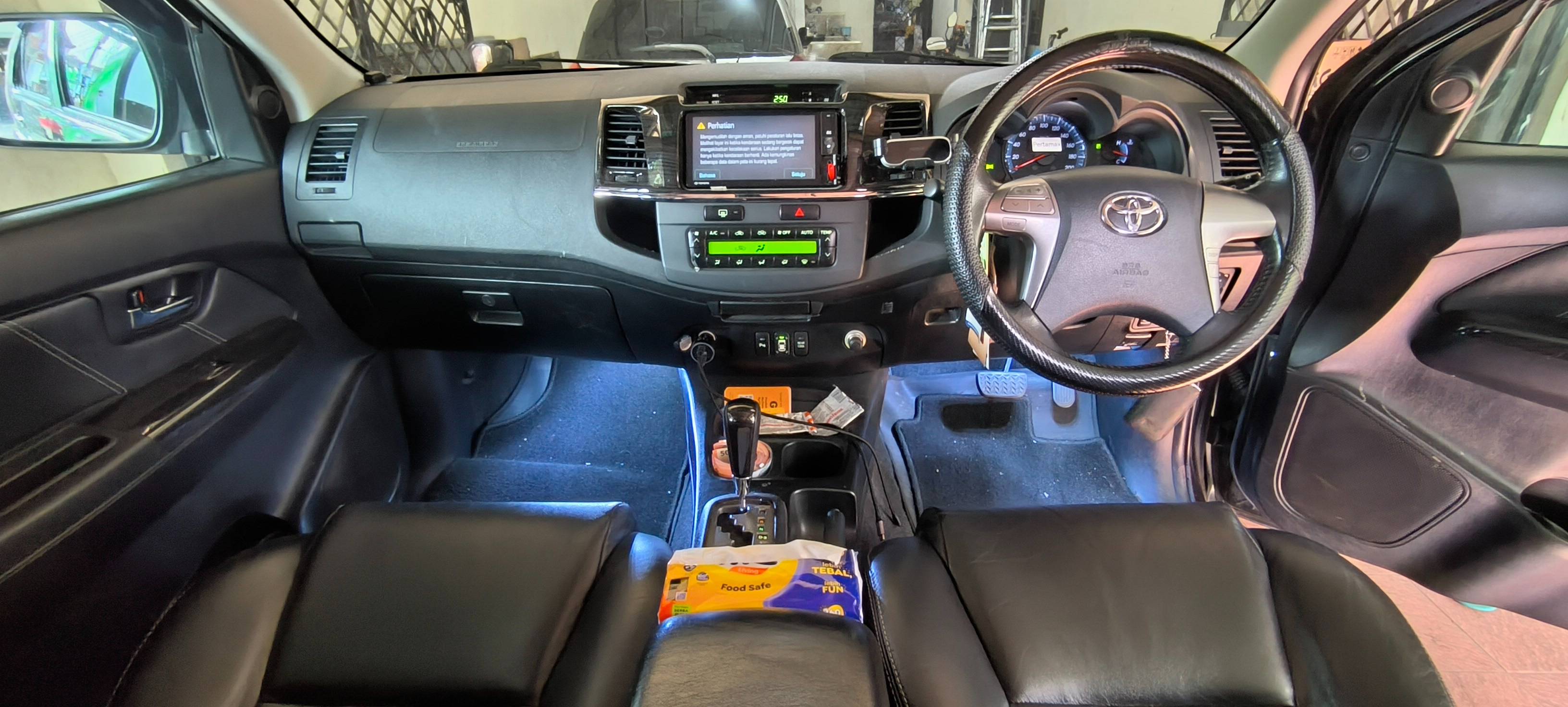 2014 Toyota Fortuner  2.7 G A/T LUX TRD BENSIN 2014 Toyota Fortuner  2.7 G A/T LUX TRD BENSIN