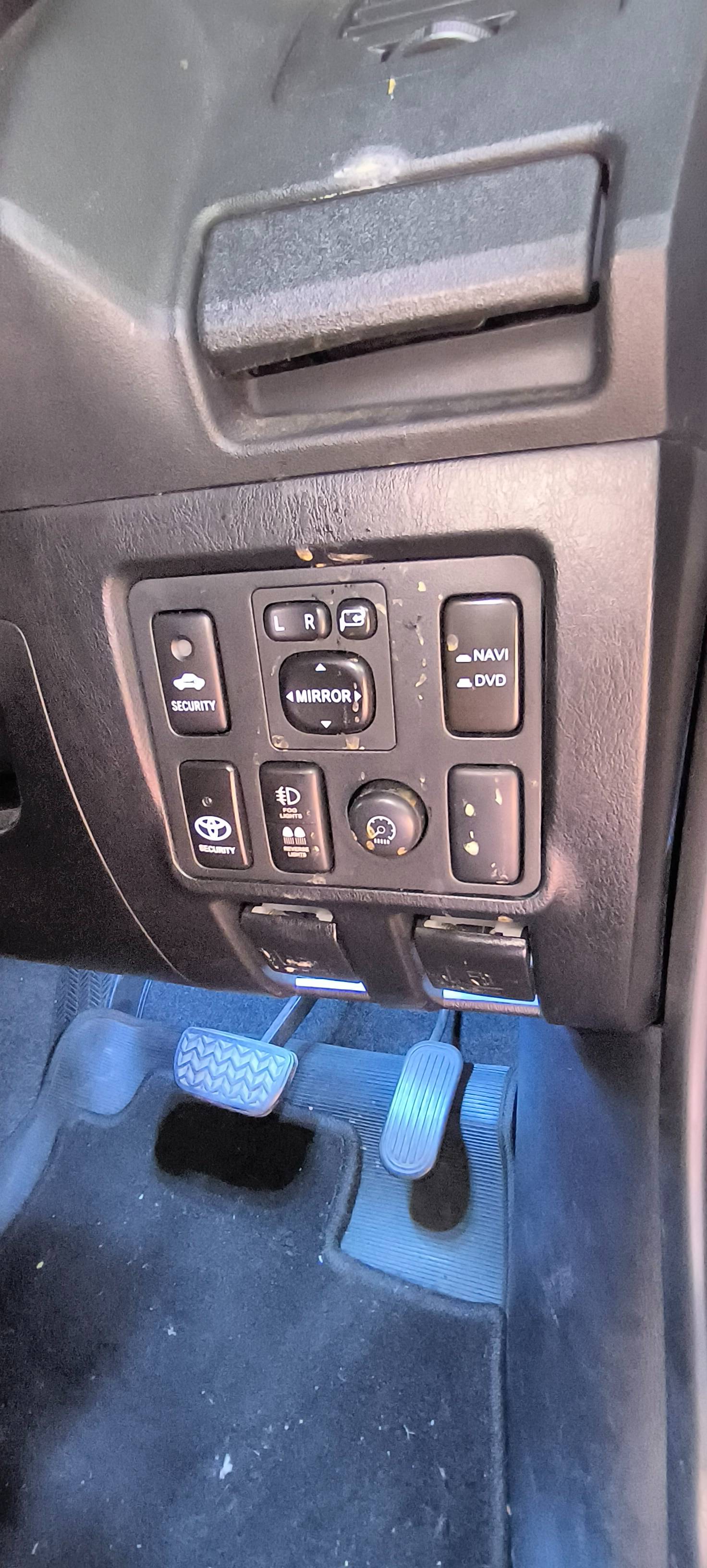 2014 Toyota Fortuner  2.7 G A/T LUX TRD BENSIN 2014 Toyota Fortuner  2.7 G A/T LUX TRD BENSIN