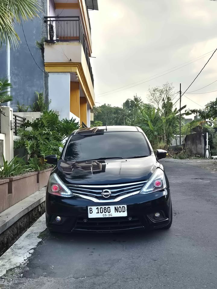 2014 Nissan Grand Livina 1.5 XV CVT Bekas 2014 Nissan Grand Livina 1.5 XV CVT Bekas