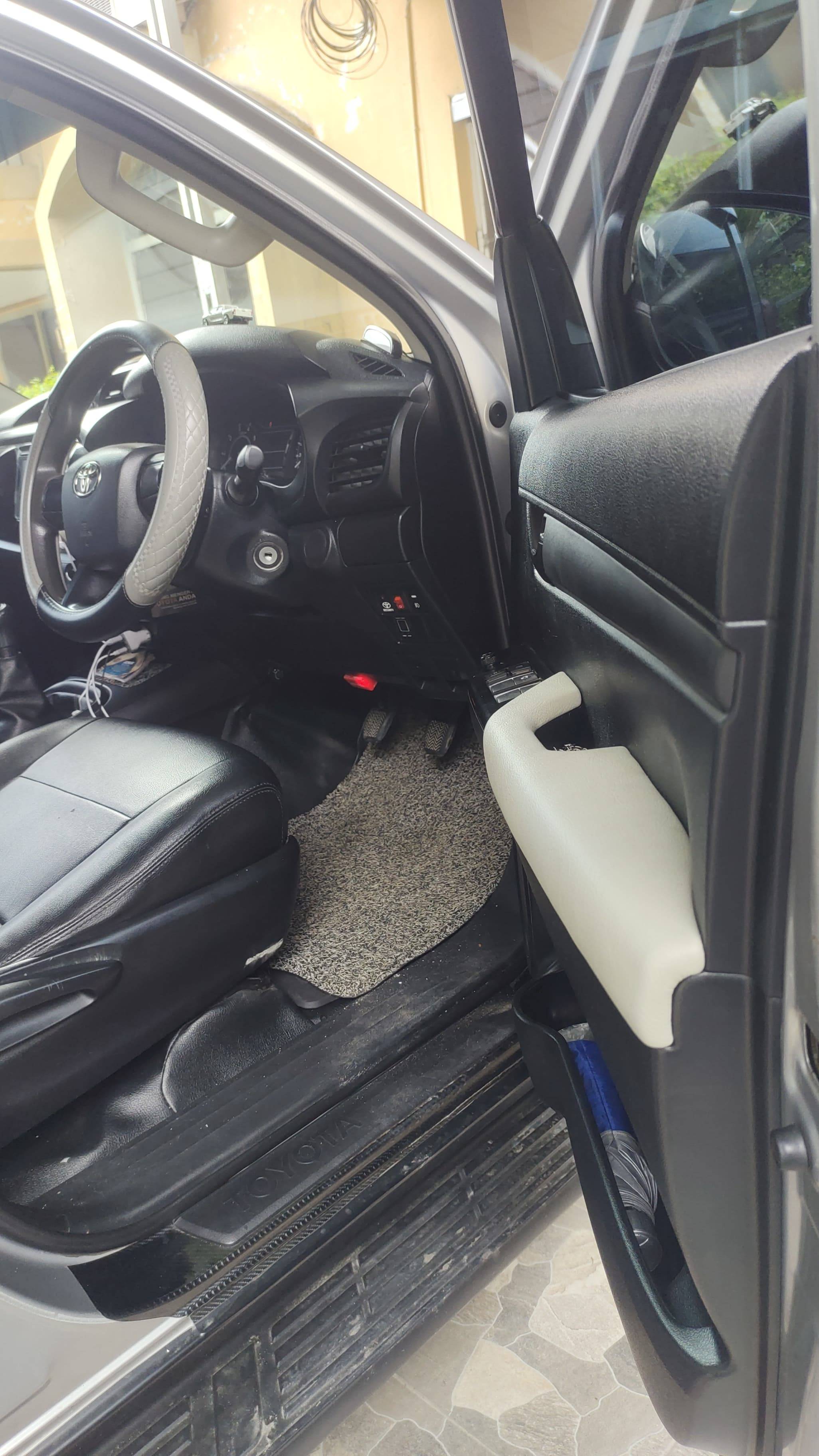 2018 Toyota Hilux 2.4L D-Cab E 4x4 MT 2018 Toyota Hilux 2.4L D-Cab E 4x4 MT