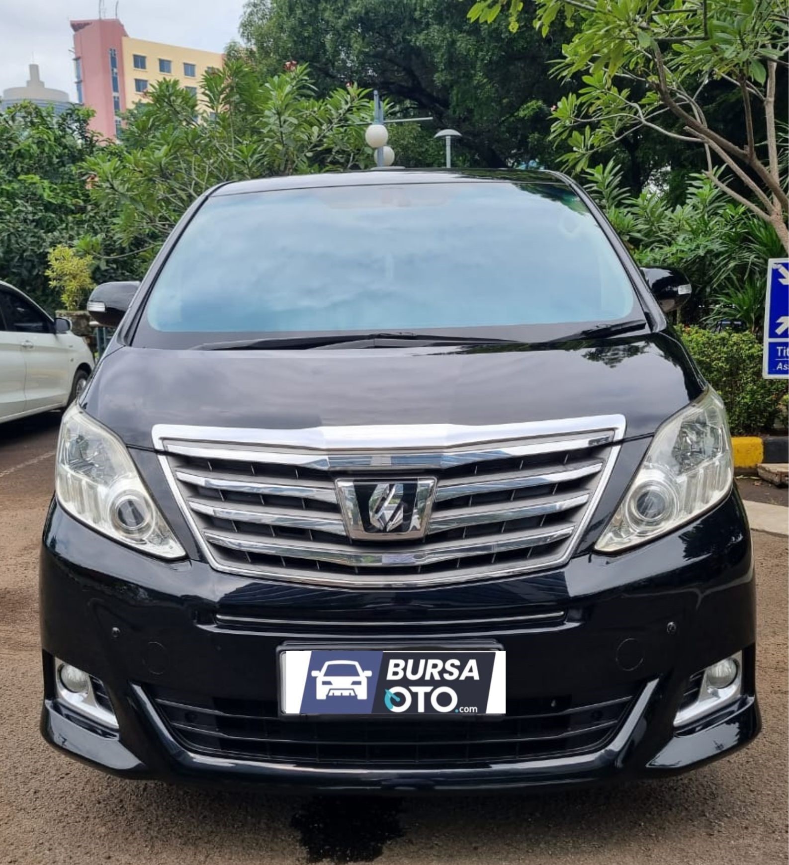 Second Hand 2014 Toyota Alphard Second Hand 2014 Toyota Alphard