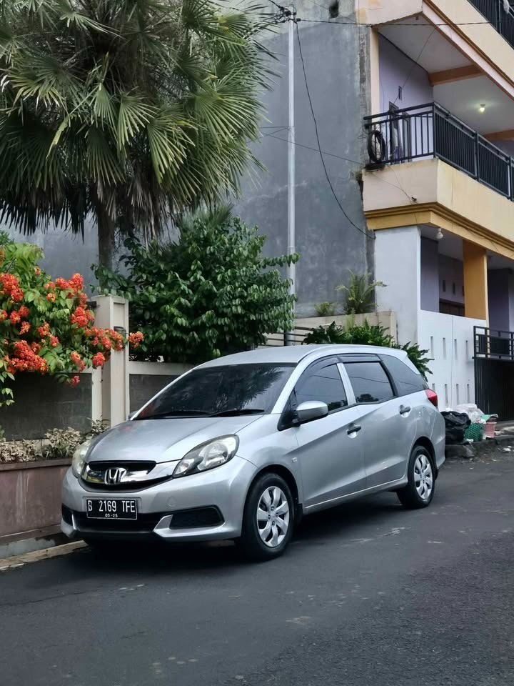 2015 Honda Mobilio  S  MT 2015 Honda Mobilio  S  MT