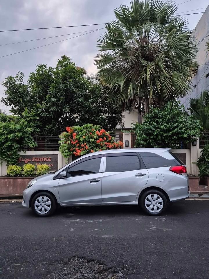 2015 Honda Mobilio  S  MT 2015 Honda Mobilio  S  MT