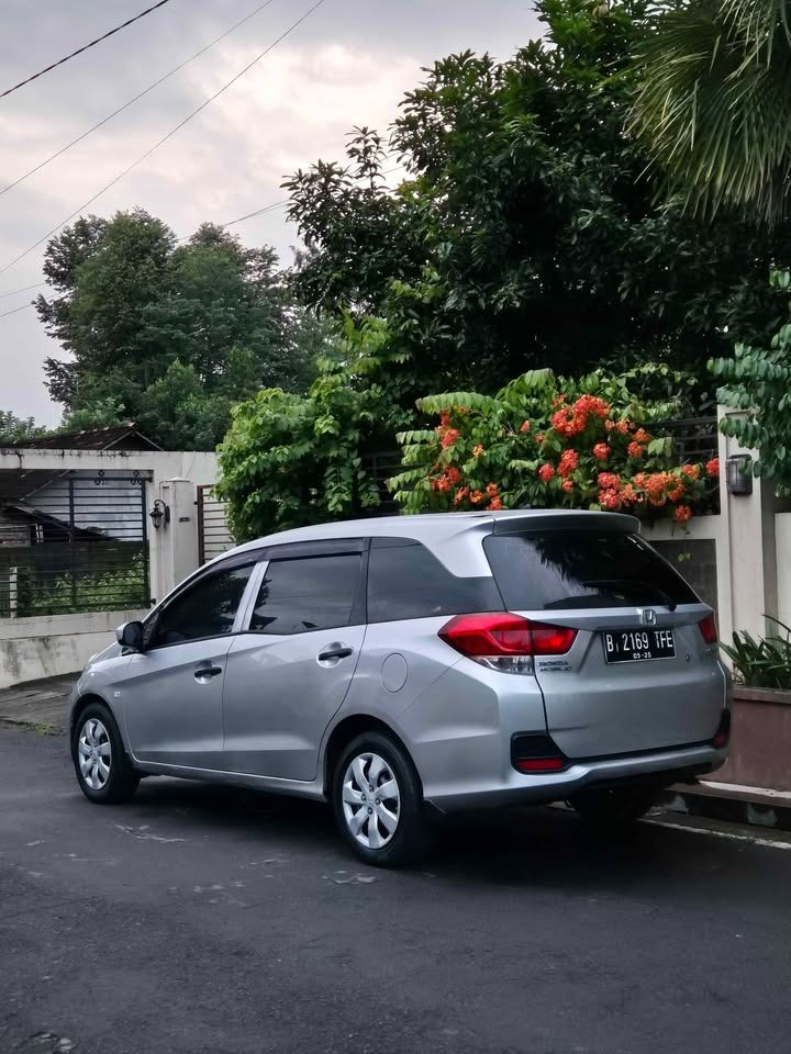 2015 Honda Mobilio  S  MT 2015 Honda Mobilio  S  MT