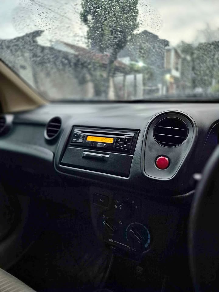 2015 Honda Mobilio  S  MT 2015 Honda Mobilio  S  MT