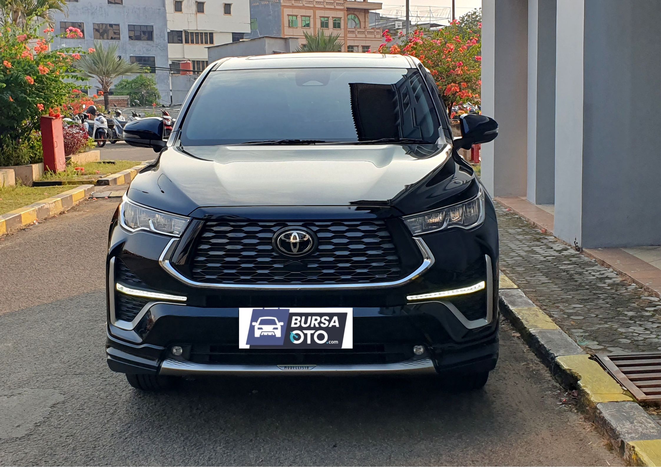 Second Hand 2023 Toyota Kijang Innova Zenix Hybrid EV Second Hand 2023 Toyota Kijang Innova Zenix Hybrid EV