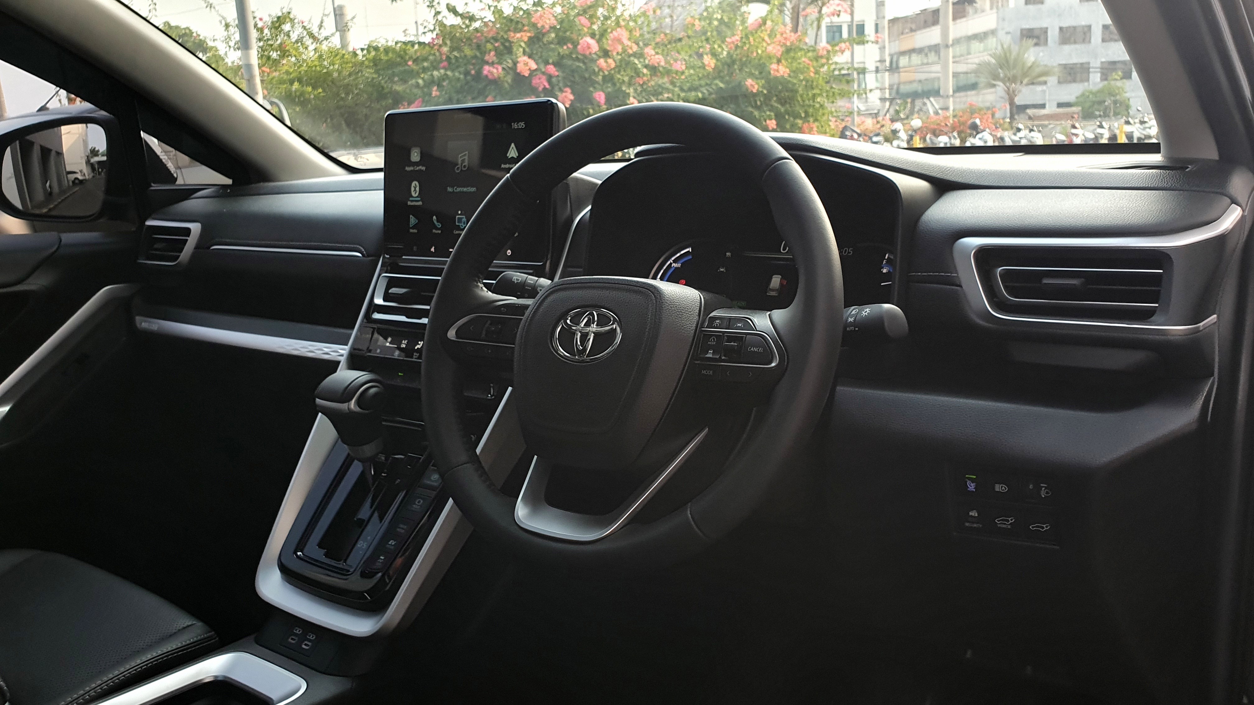 2023 Toyota Kijang Innova Zenix Hybrid EV 2023 Toyota Kijang Innova Zenix Hybrid EV