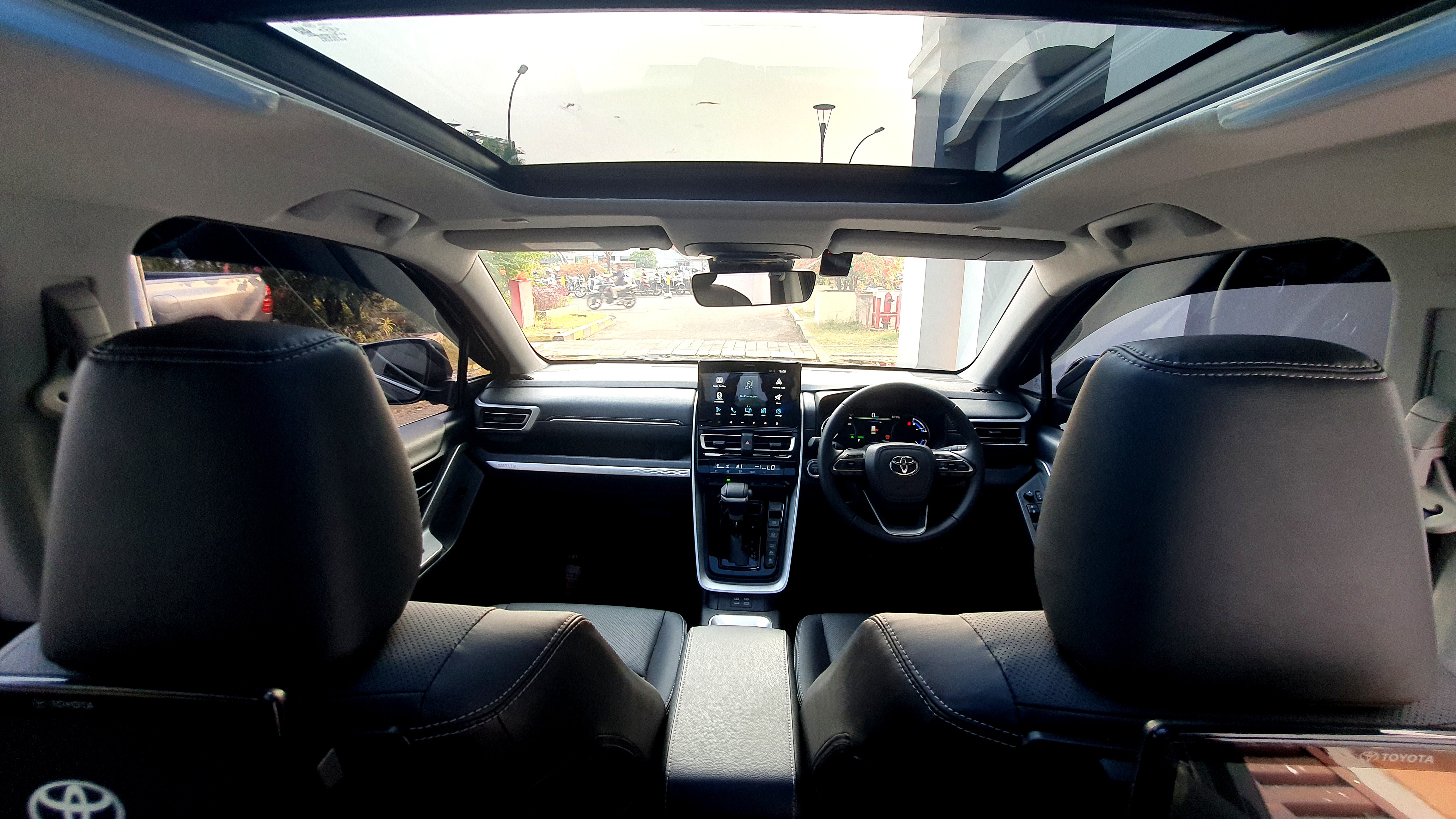 2023 Toyota Kijang Innova Zenix Hybrid EV 2023 Toyota Kijang Innova Zenix Hybrid EV