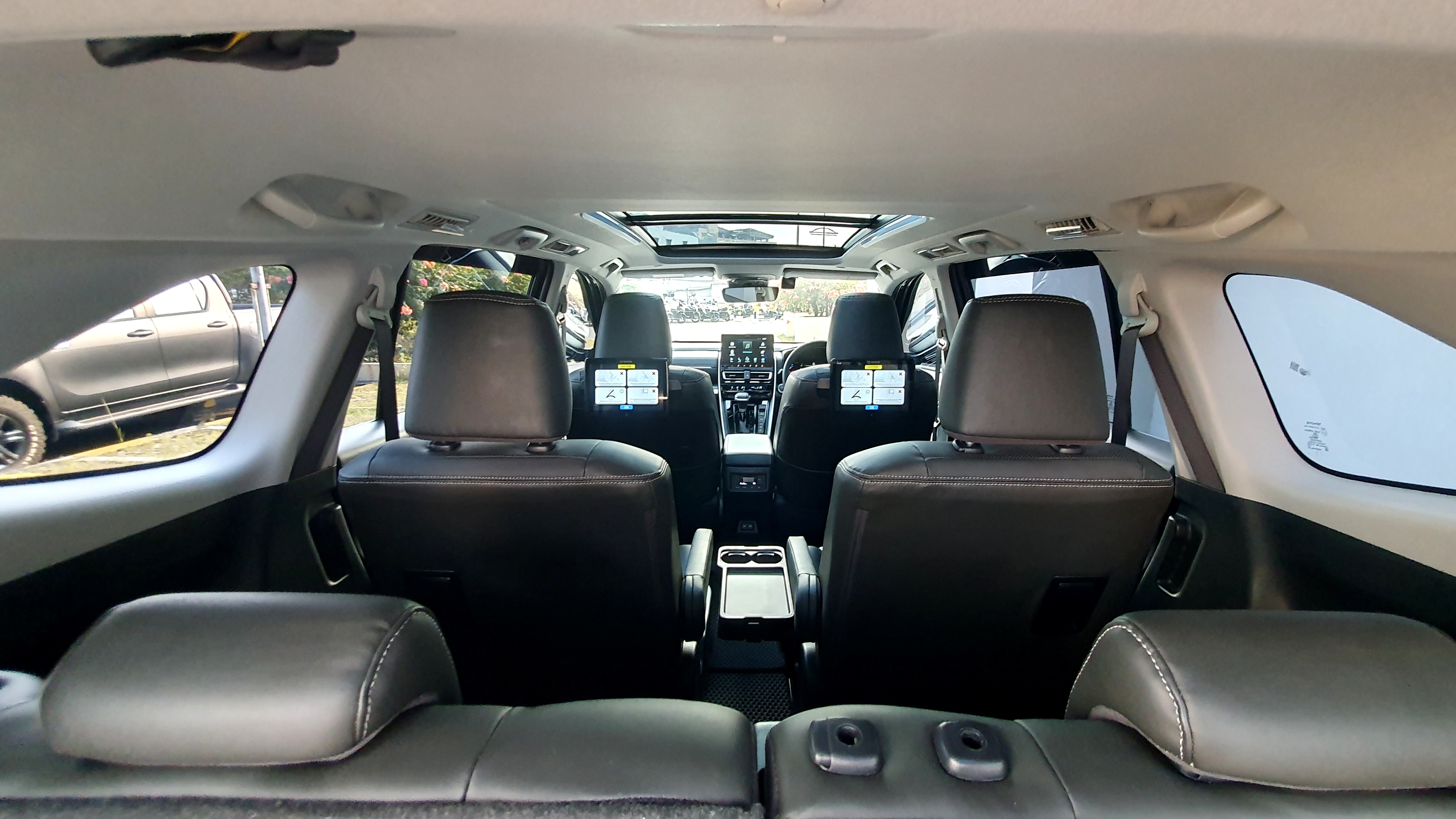 2023 Toyota Kijang Innova Zenix Hybrid EV 2023 Toyota Kijang Innova Zenix Hybrid EV