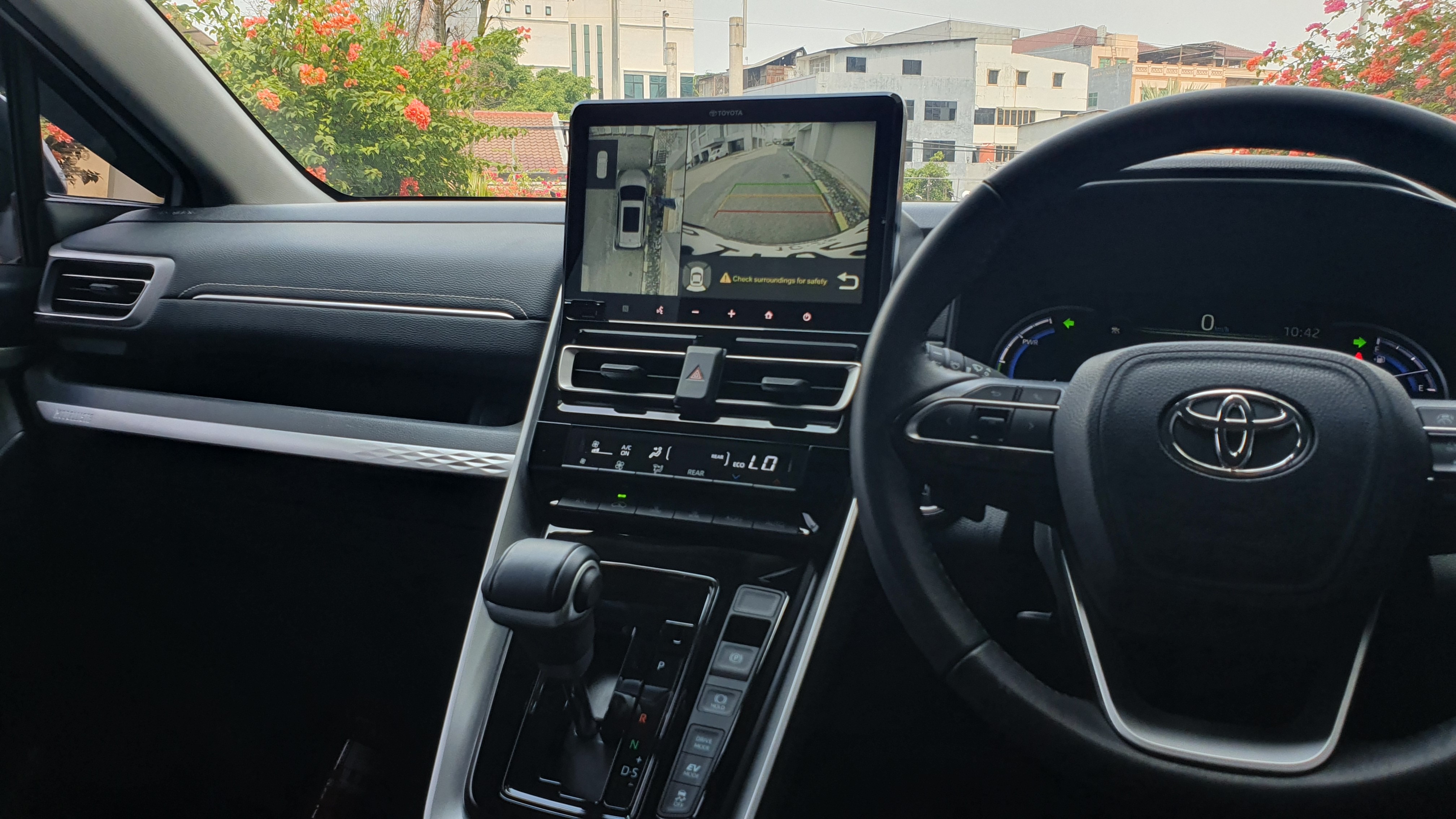 2023 Toyota Kijang Innova Zenix Hybrid EV 2023 Toyota Kijang Innova Zenix Hybrid EV