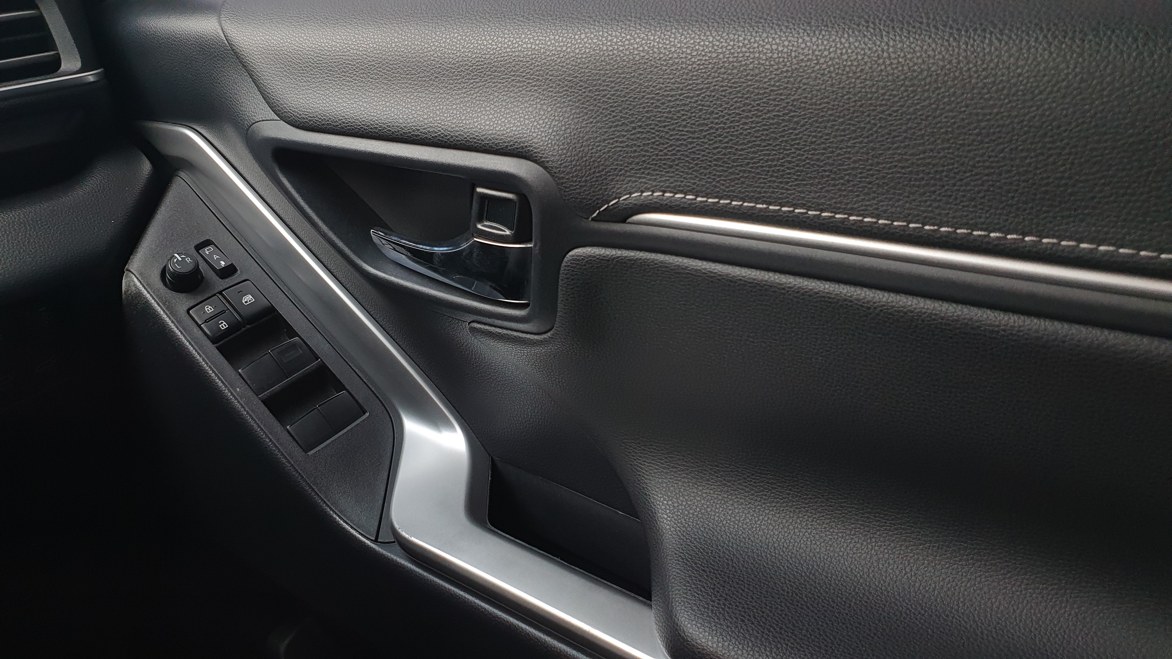 2023 Toyota Kijang Innova Zenix Hybrid EV 2023 Toyota Kijang Innova Zenix Hybrid EV