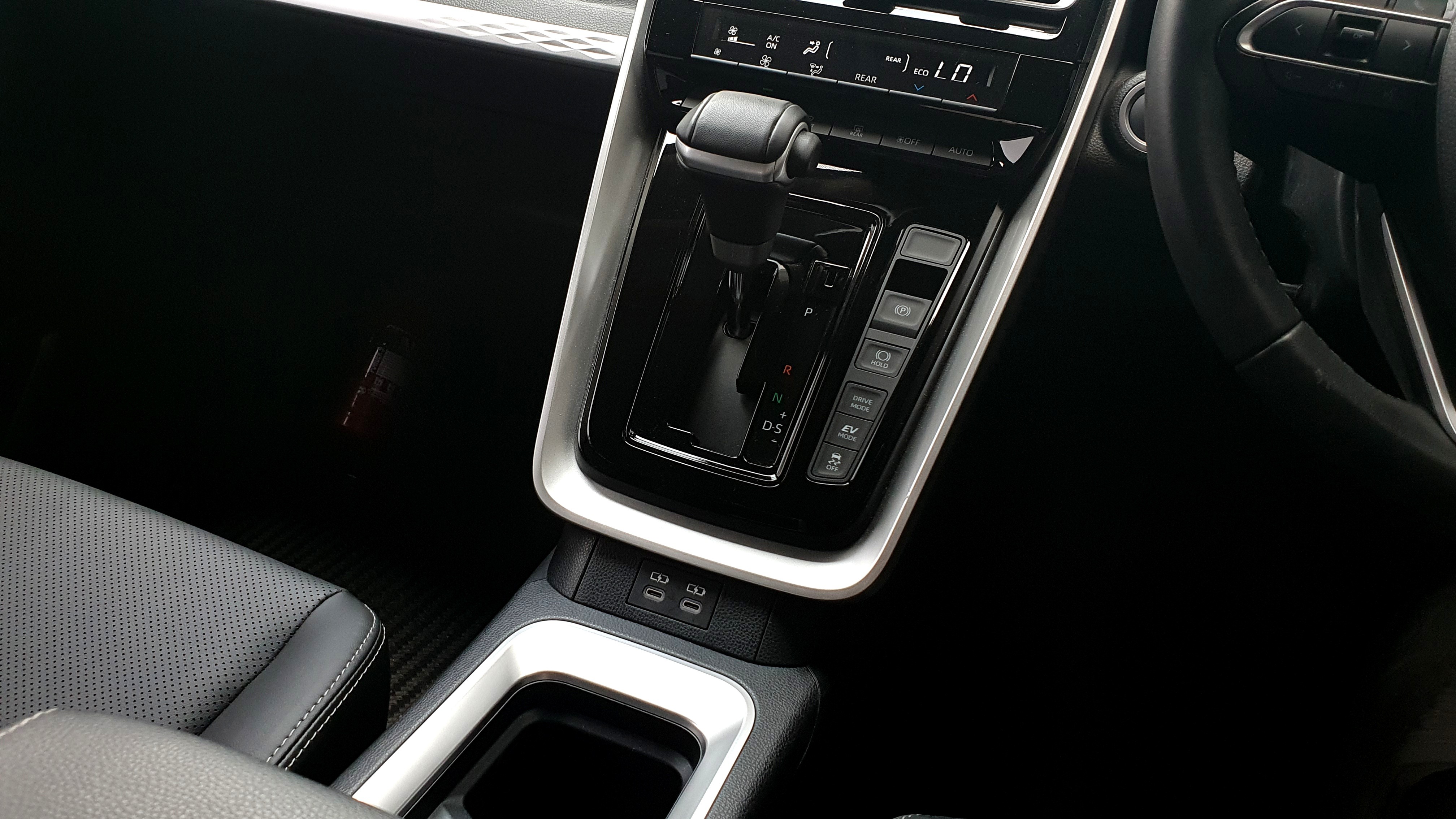 2023 Toyota Kijang Innova Zenix Hybrid EV 2023 Toyota Kijang Innova Zenix Hybrid EV