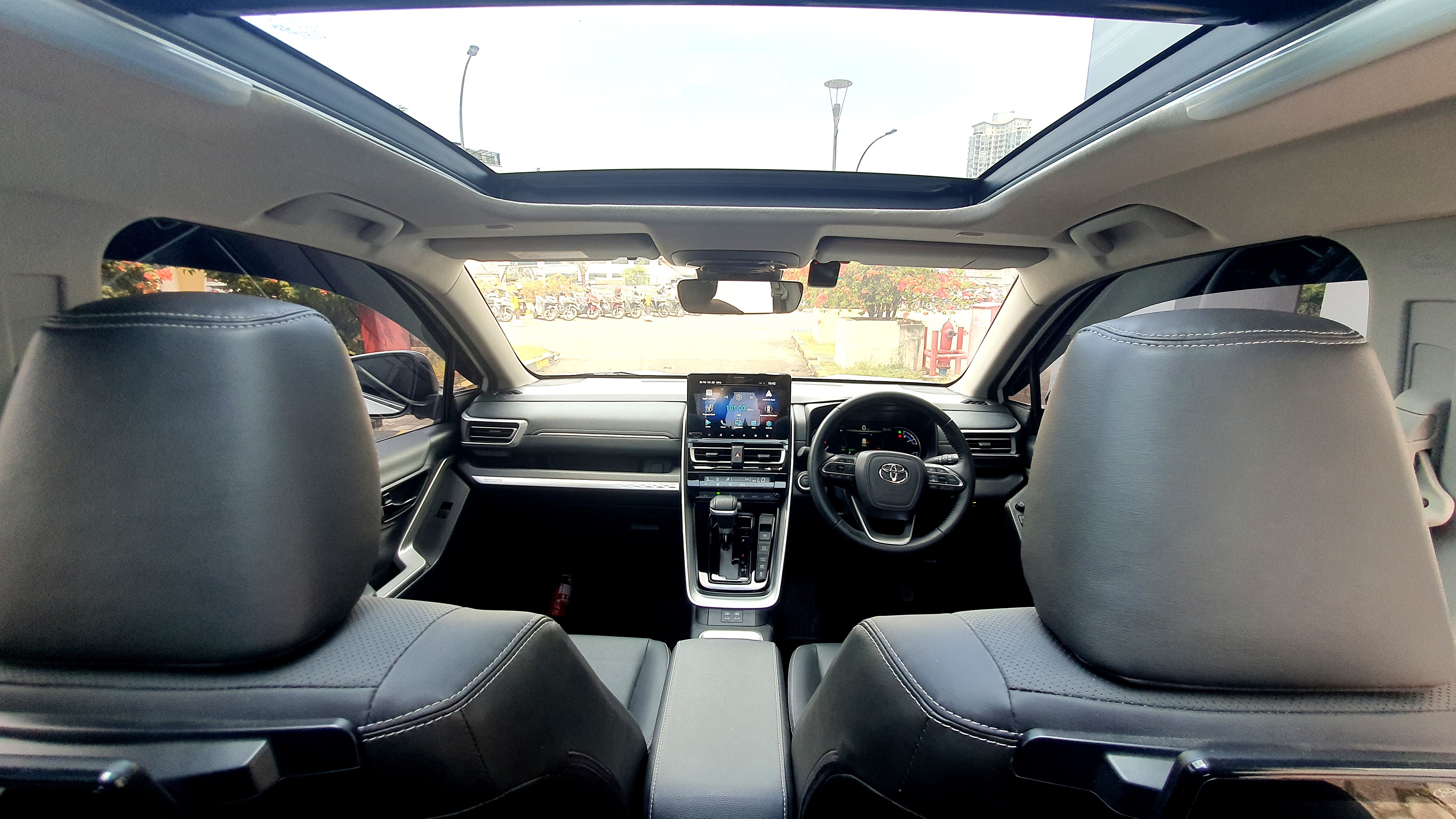 2023 Toyota Kijang Innova Zenix Hybrid EV 2023 Toyota Kijang Innova Zenix Hybrid EV