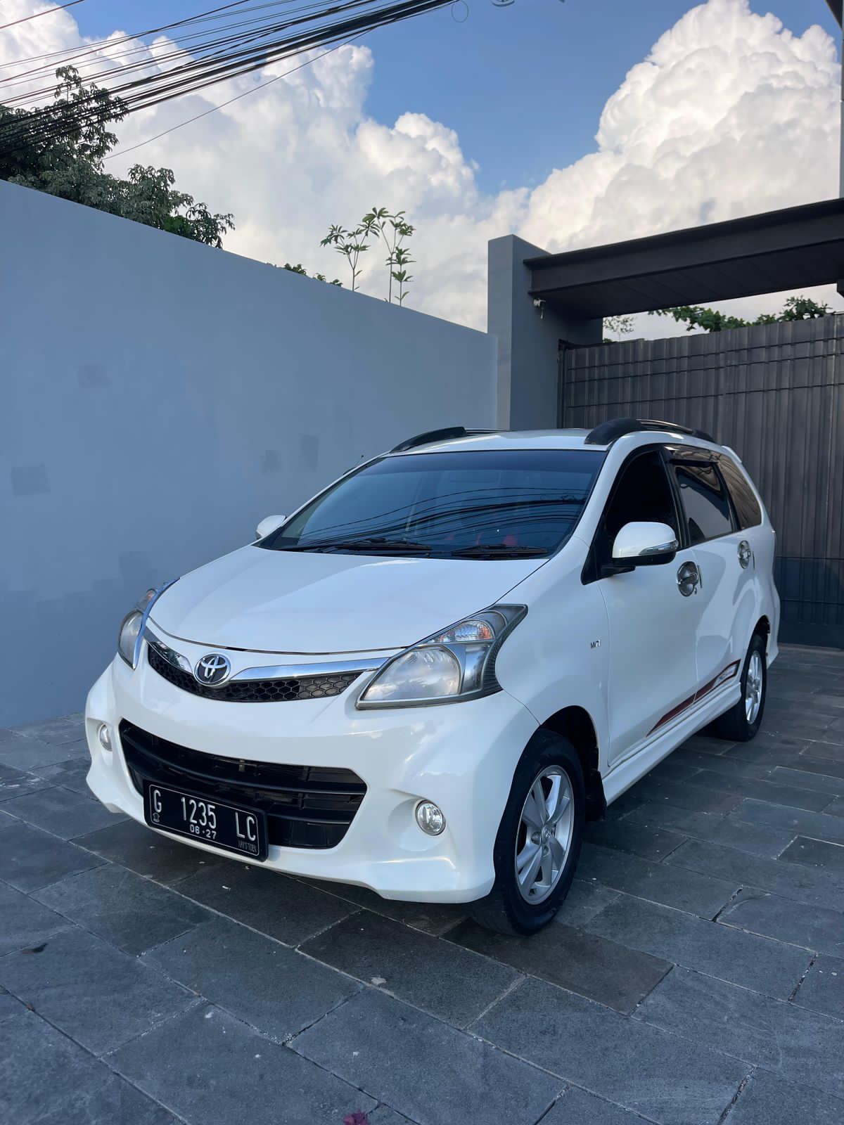 2012 Toyota Avanza Veloz  1.3 MT 2012 Toyota Avanza Veloz  1.3 MT