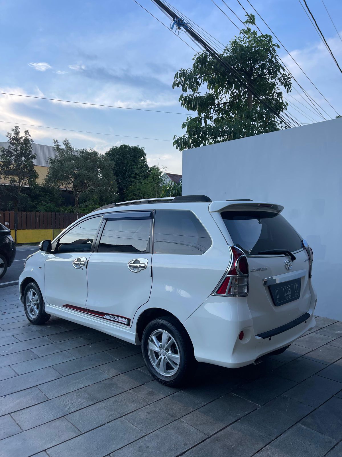 2012 Toyota Avanza Veloz  1.3 MT 2012 Toyota Avanza Veloz  1.3 MT