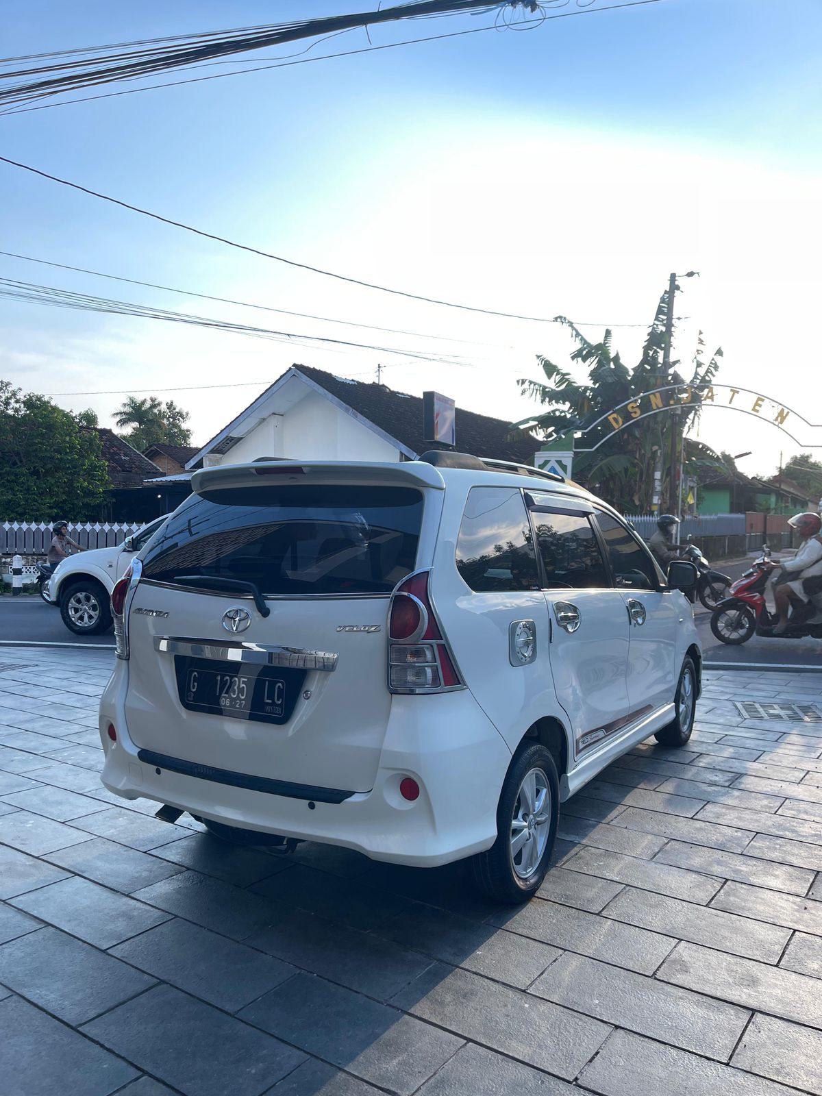 2012 Toyota Avanza Veloz  1.3 MT 2012 Toyota Avanza Veloz  1.3 MT