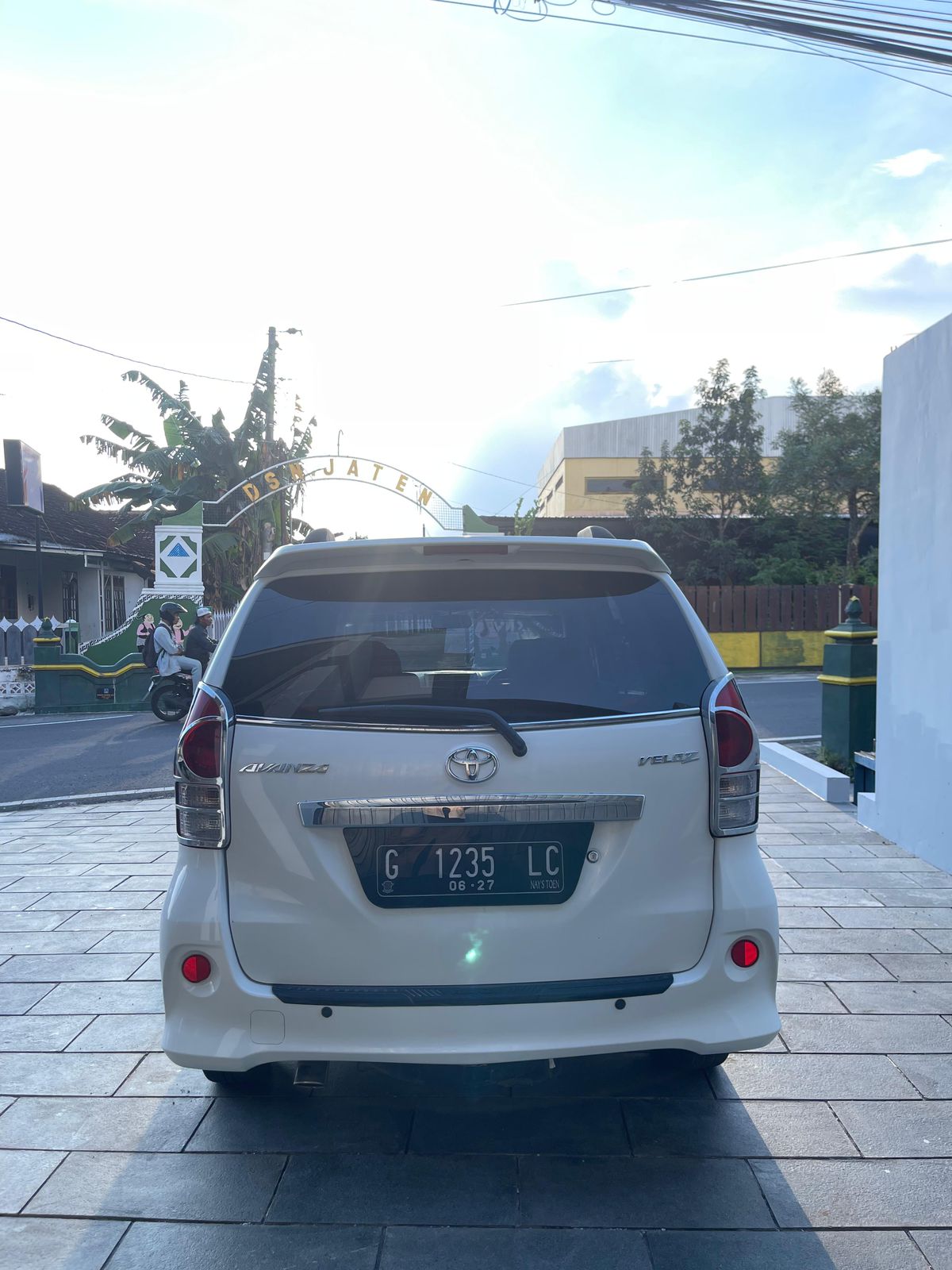 2012 Toyota Avanza Veloz  1.3 MT 2012 Toyota Avanza Veloz  1.3 MT