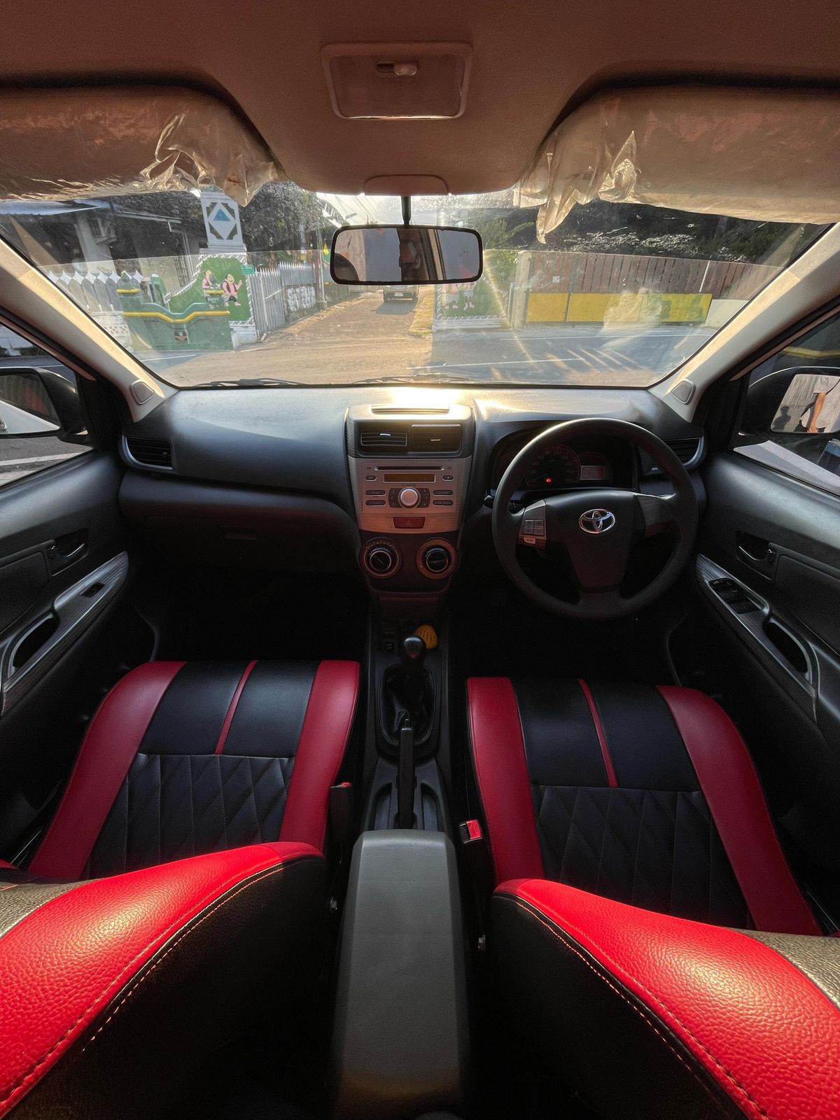 2012 Toyota Avanza Veloz  1.3 MT 2012 Toyota Avanza Veloz  1.3 MT