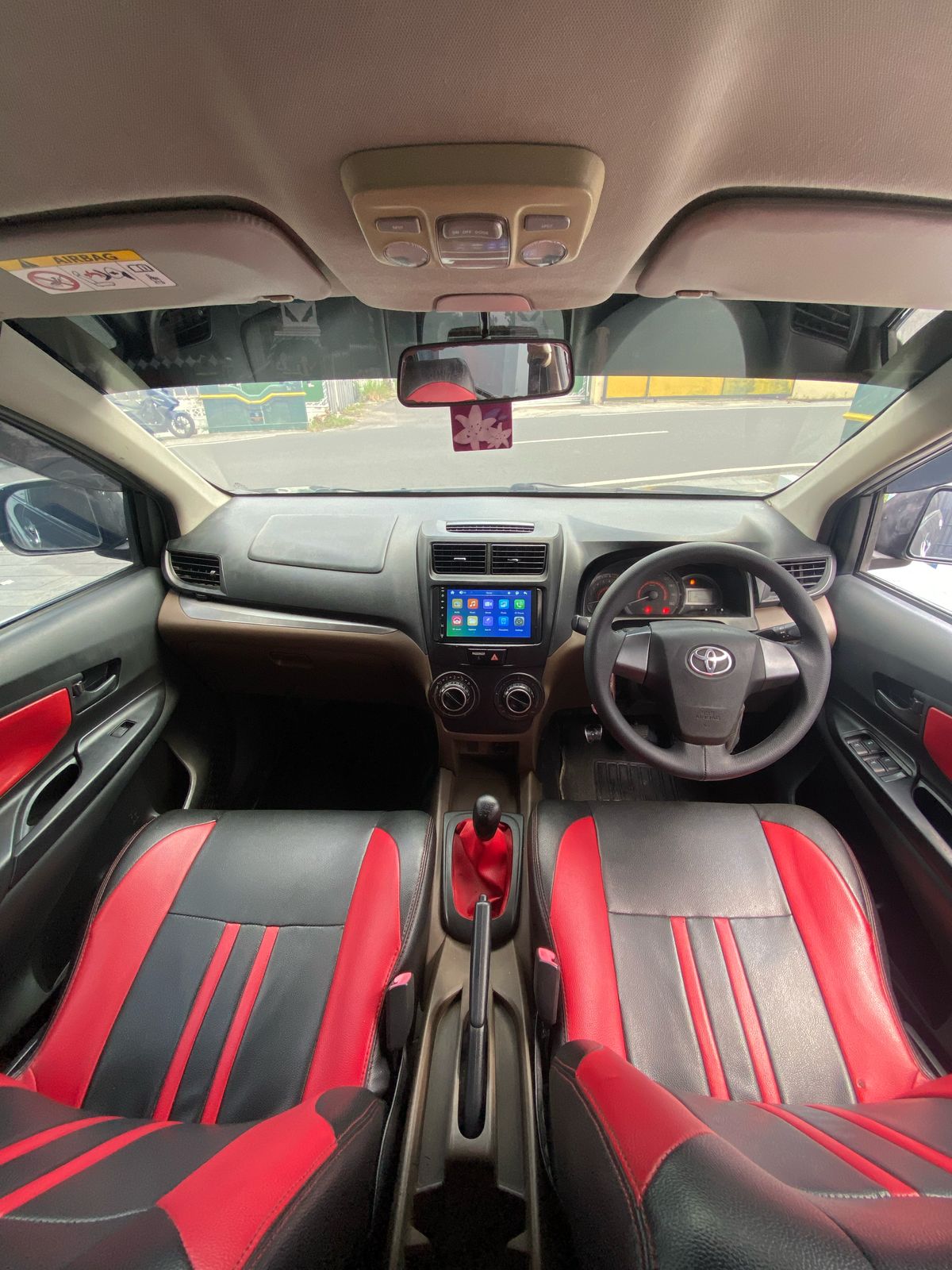 2012 Toyota Avanza Veloz  1.3 MT 2012 Toyota Avanza Veloz  1.3 MT