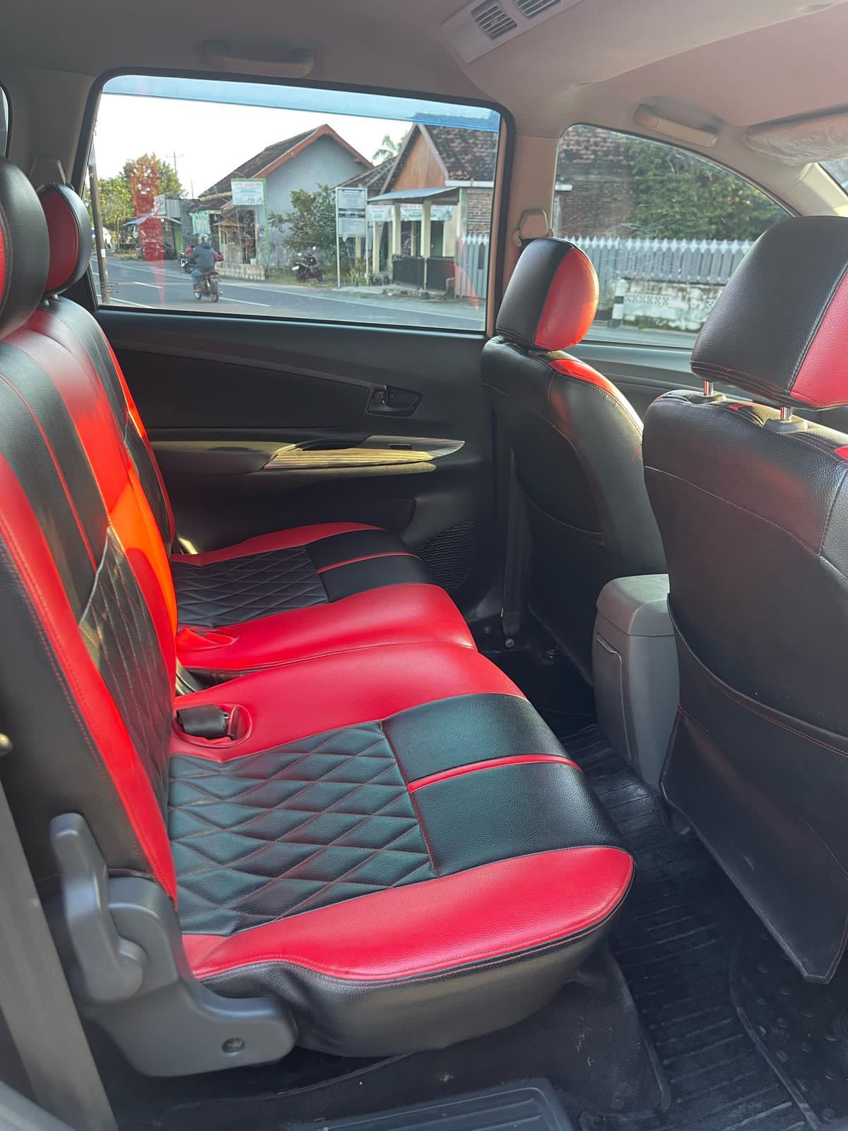 2012 Toyota Avanza Veloz  1.3 MT 2012 Toyota Avanza Veloz  1.3 MT