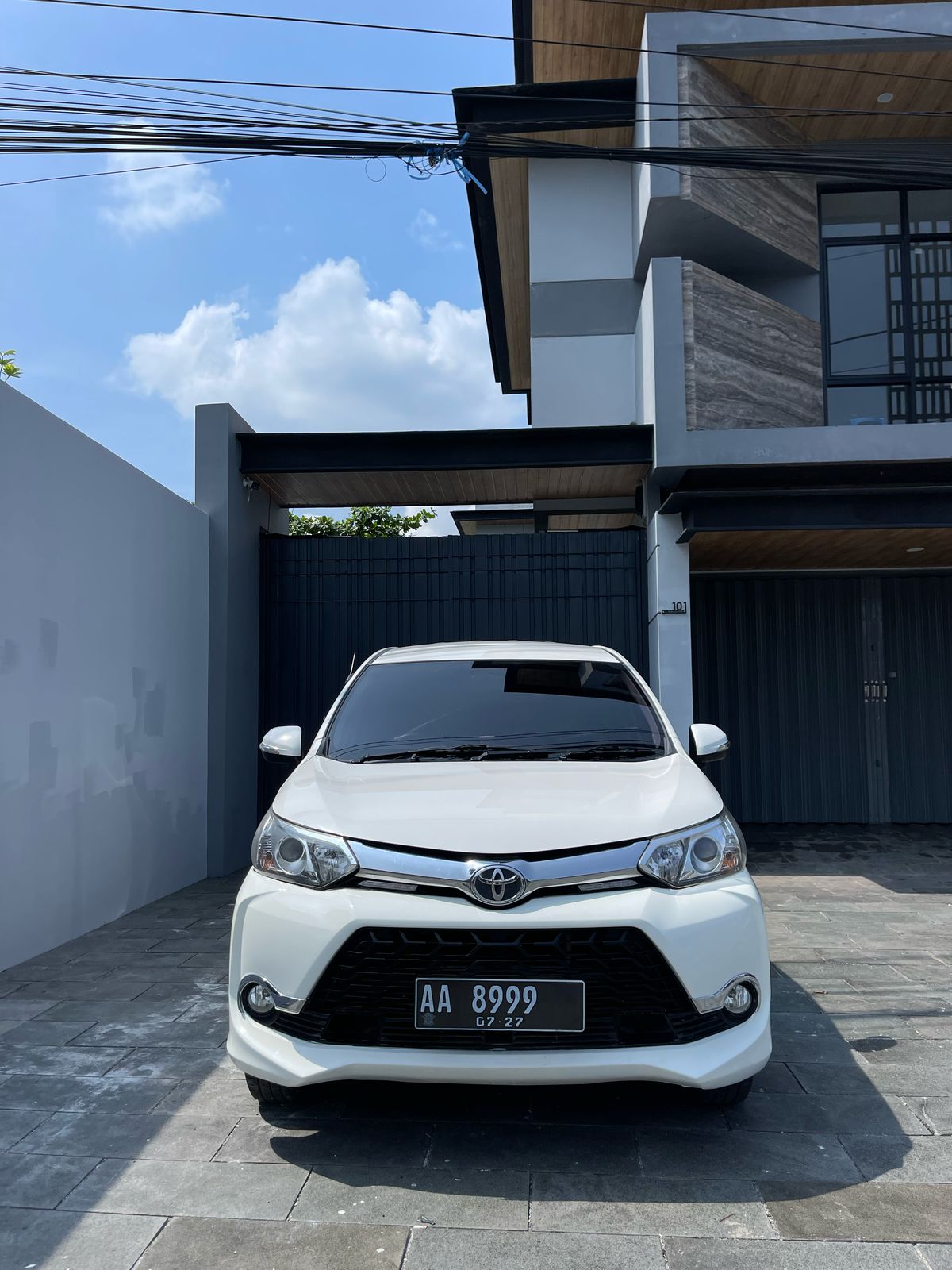 Second Hand 2017 Toyota Avanza Veloz  1.5 M/T Second Hand 2017 Toyota Avanza Veloz  1.5 M/T