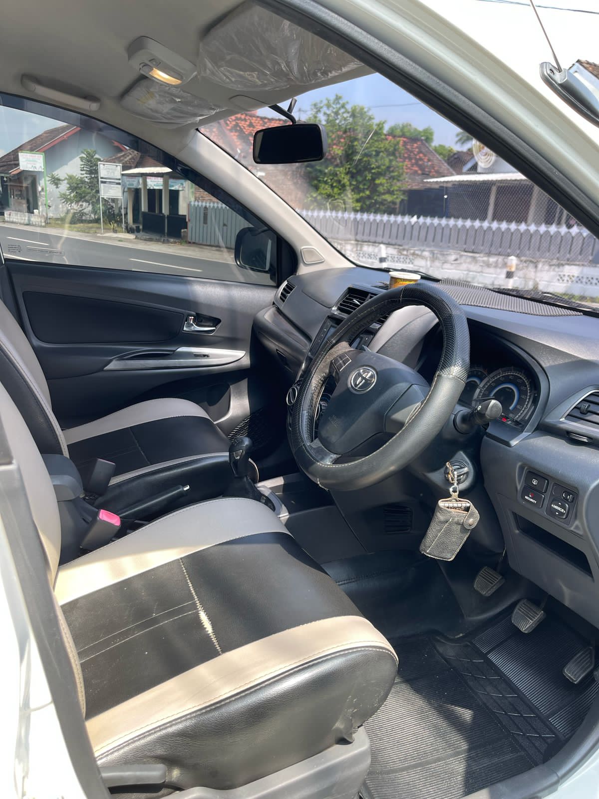 2017 Toyota Avanza Veloz  1.5 M/T 2017 Toyota Avanza Veloz  1.5 M/T