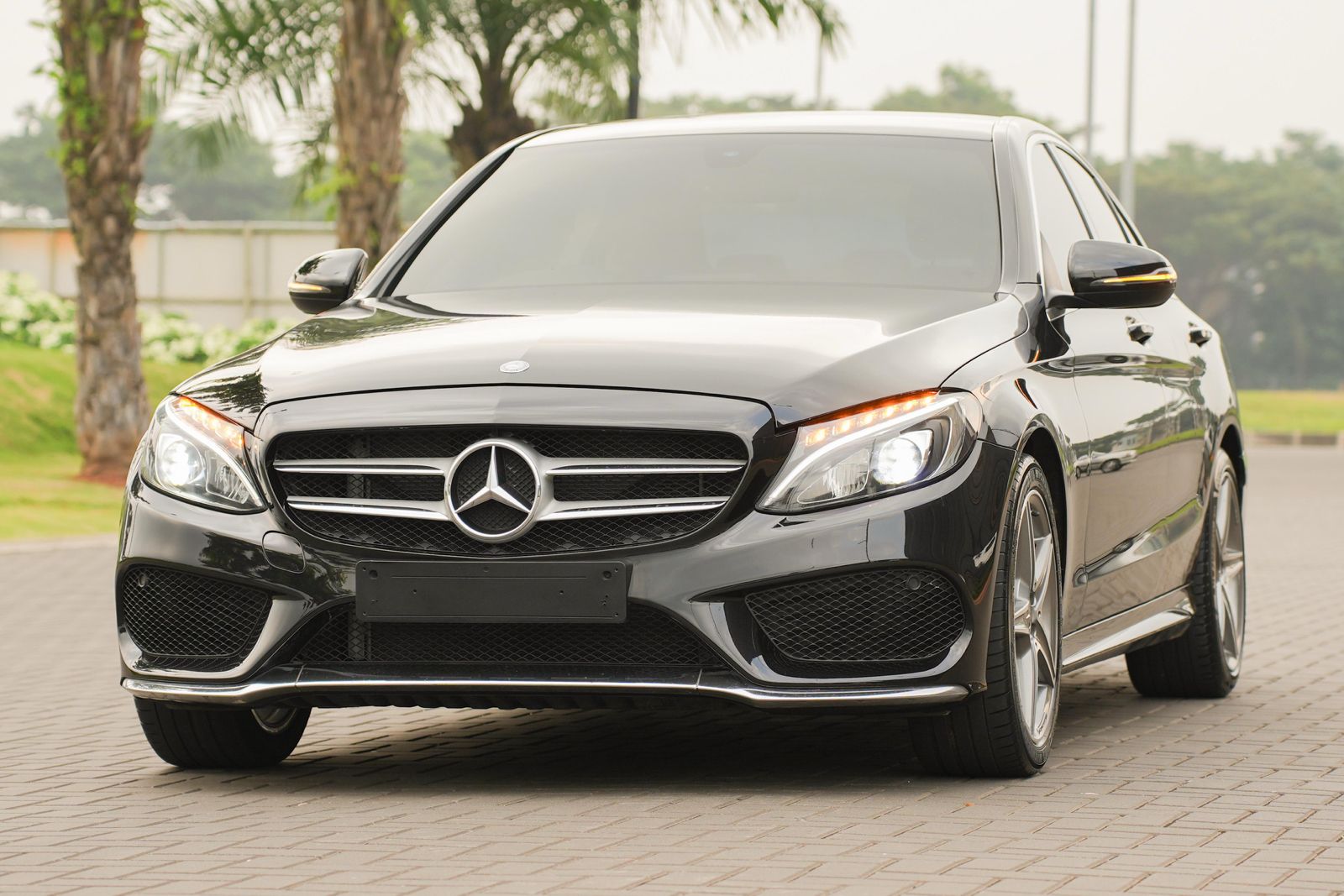 Second Hand 2017 Mercedes Benz C-Class Sedan C 200 Second Hand 2017 Mercedes Benz C-Class Sedan C 200