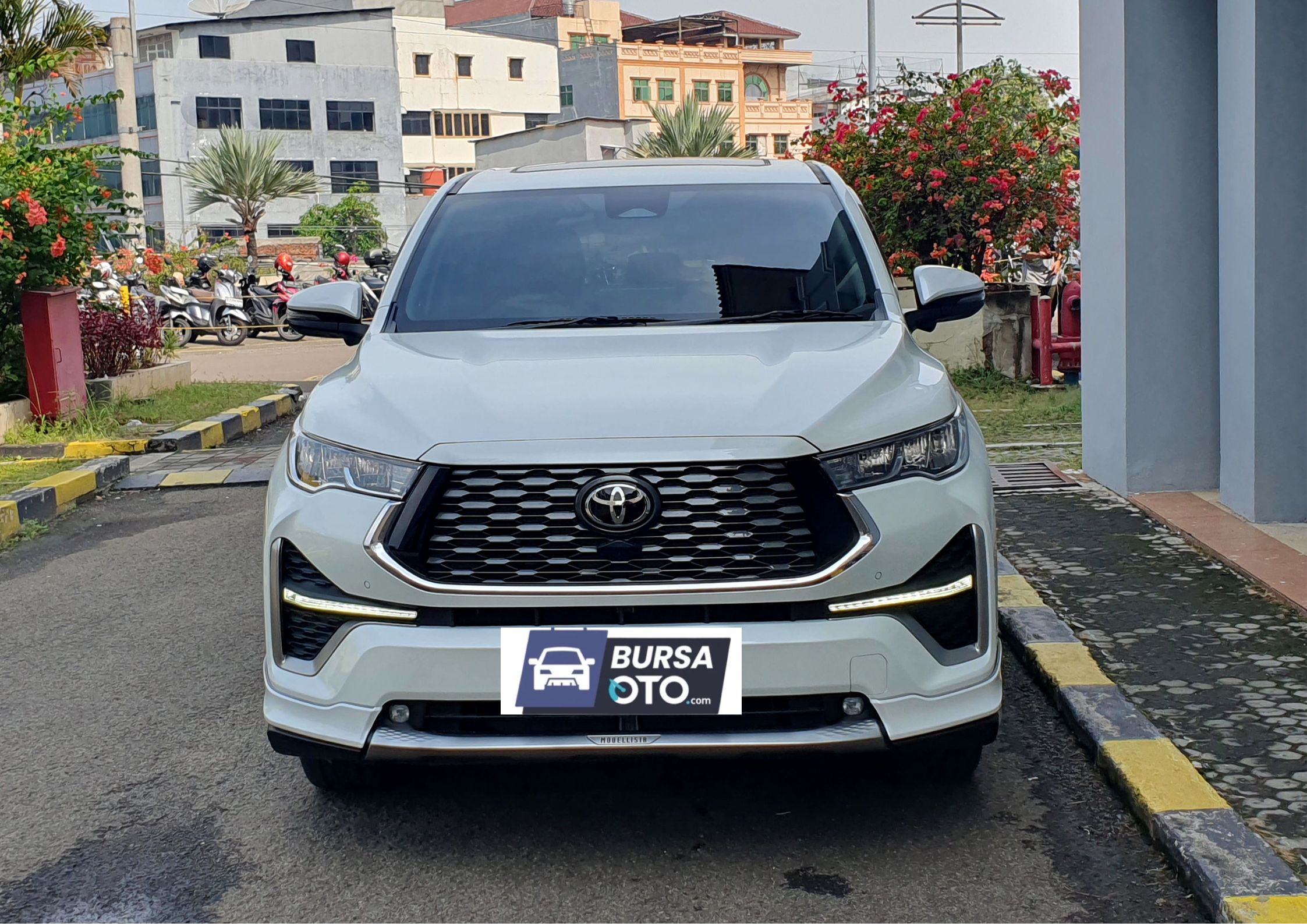 Second Hand 2023 Toyota Kijang Innova Zenix Hybrid EV Second Hand 2023 Toyota Kijang Innova Zenix Hybrid EV