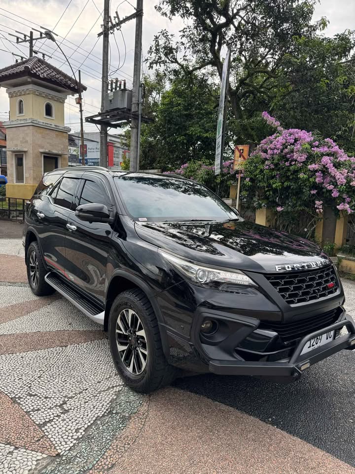 2018 Toyota Fortuner 4X2 2.5L AT TRD 2018 Toyota Fortuner 4X2 2.5L AT TRD