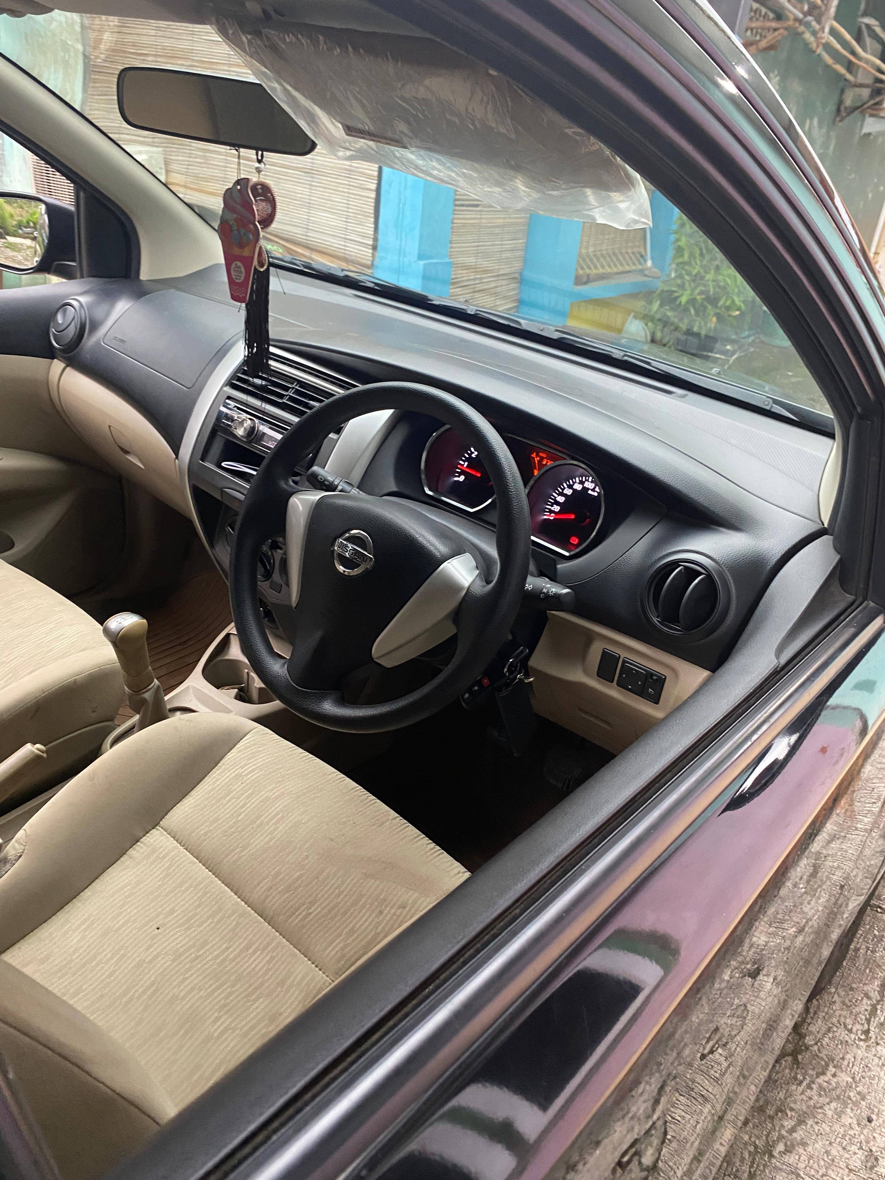 2015 Nissan Grand Livina 1.5 SV MT 2015 Nissan Grand Livina 1.5 SV MT