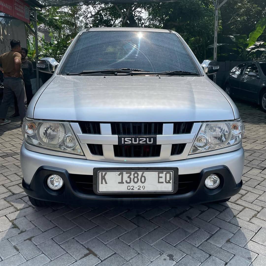 2011 Isuzu Panther LS Turbo 2.5L MT Bekas 2011 Isuzu Panther LS Turbo 2.5L MT Bekas
