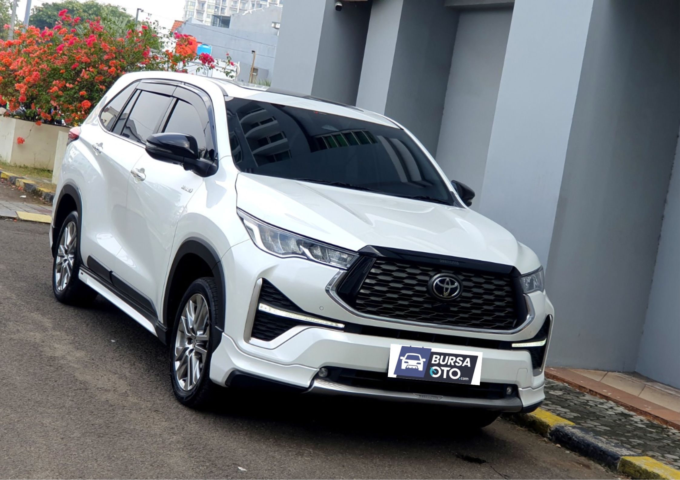 2024 Toyota Kijang Innova Zenix Hybrid EV 2024 Toyota Kijang Innova Zenix Hybrid EV