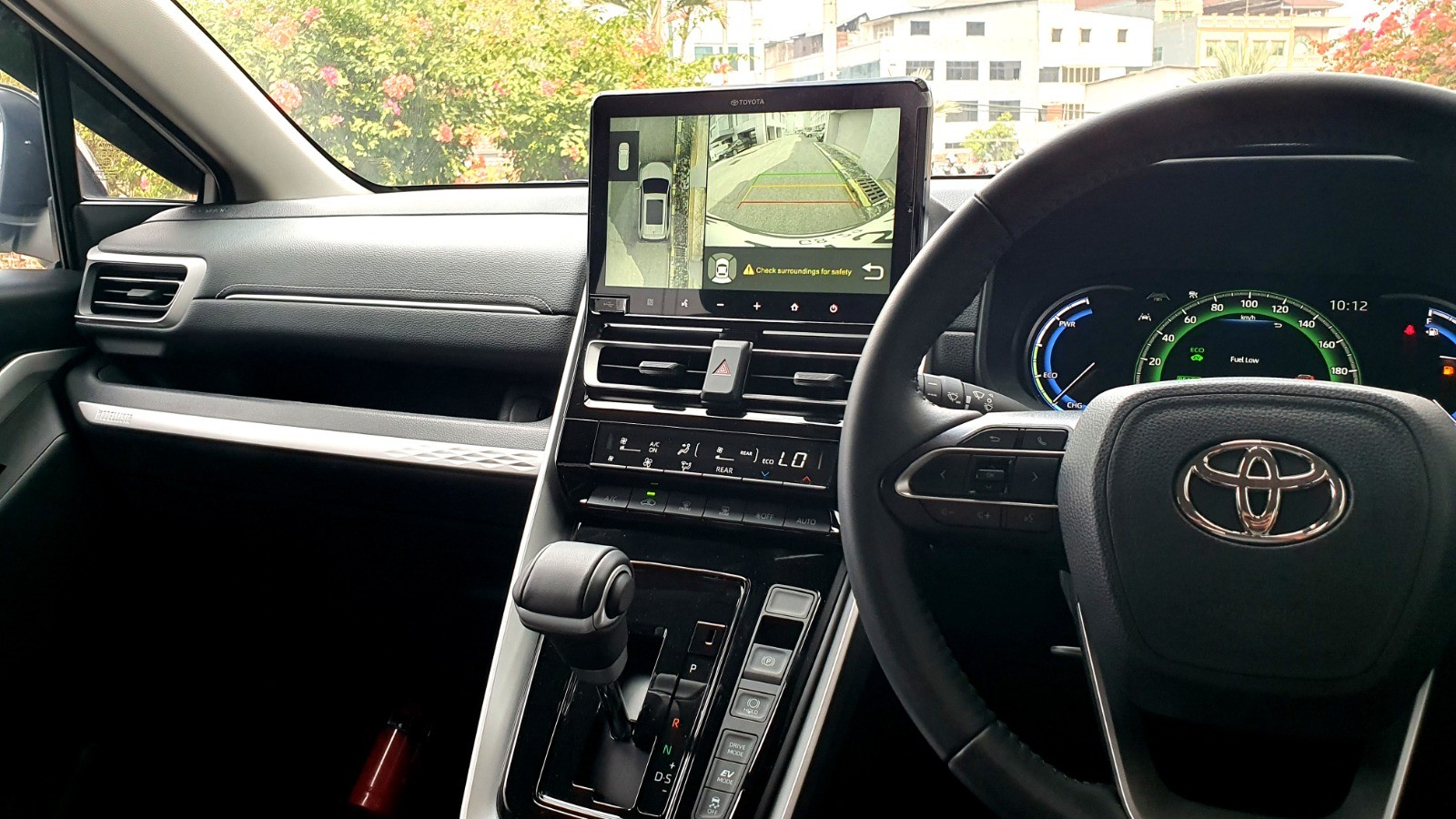 2024 Toyota Kijang Innova Zenix Hybrid EV 2024 Toyota Kijang Innova Zenix Hybrid EV