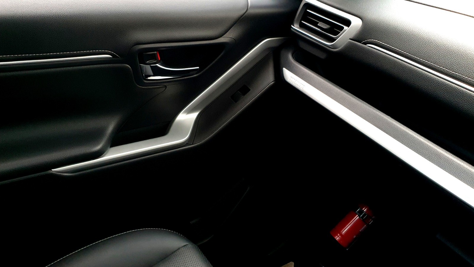 2024 Toyota Kijang Innova Zenix Hybrid EV 2024 Toyota Kijang Innova Zenix Hybrid EV