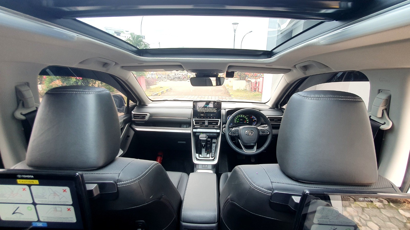 2024 Toyota Kijang Innova Zenix Hybrid EV 2024 Toyota Kijang Innova Zenix Hybrid EV