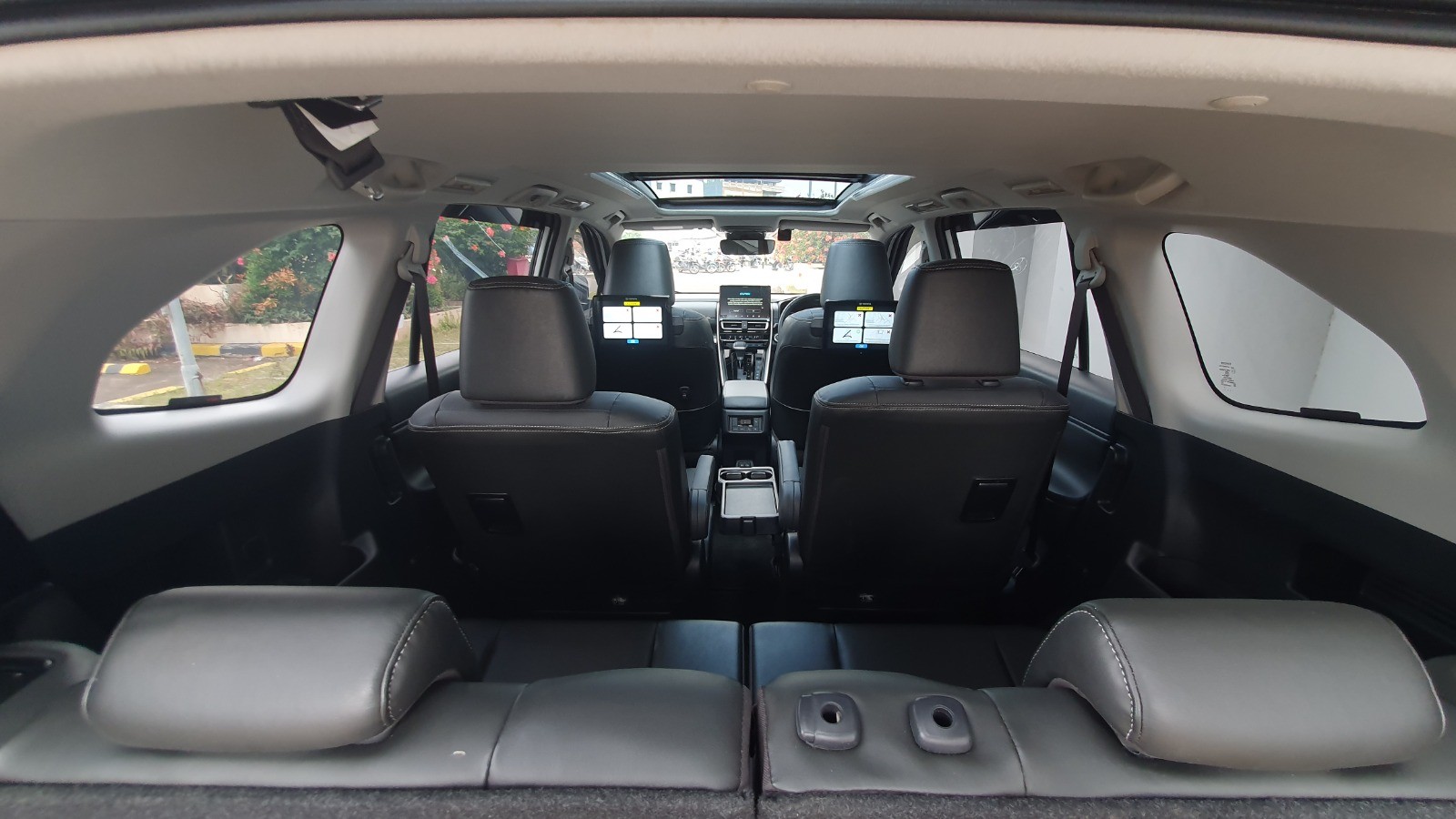 2024 Toyota Kijang Innova Zenix Hybrid EV 2024 Toyota Kijang Innova Zenix Hybrid EV