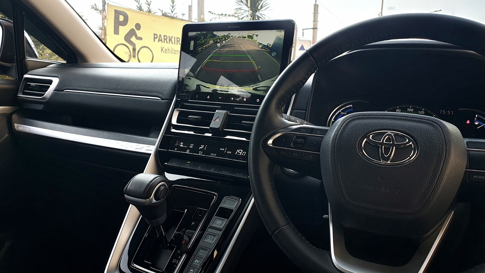 2023 Toyota Kijang Innova Zenix Hybrid EV 2023 Toyota Kijang Innova Zenix Hybrid EV