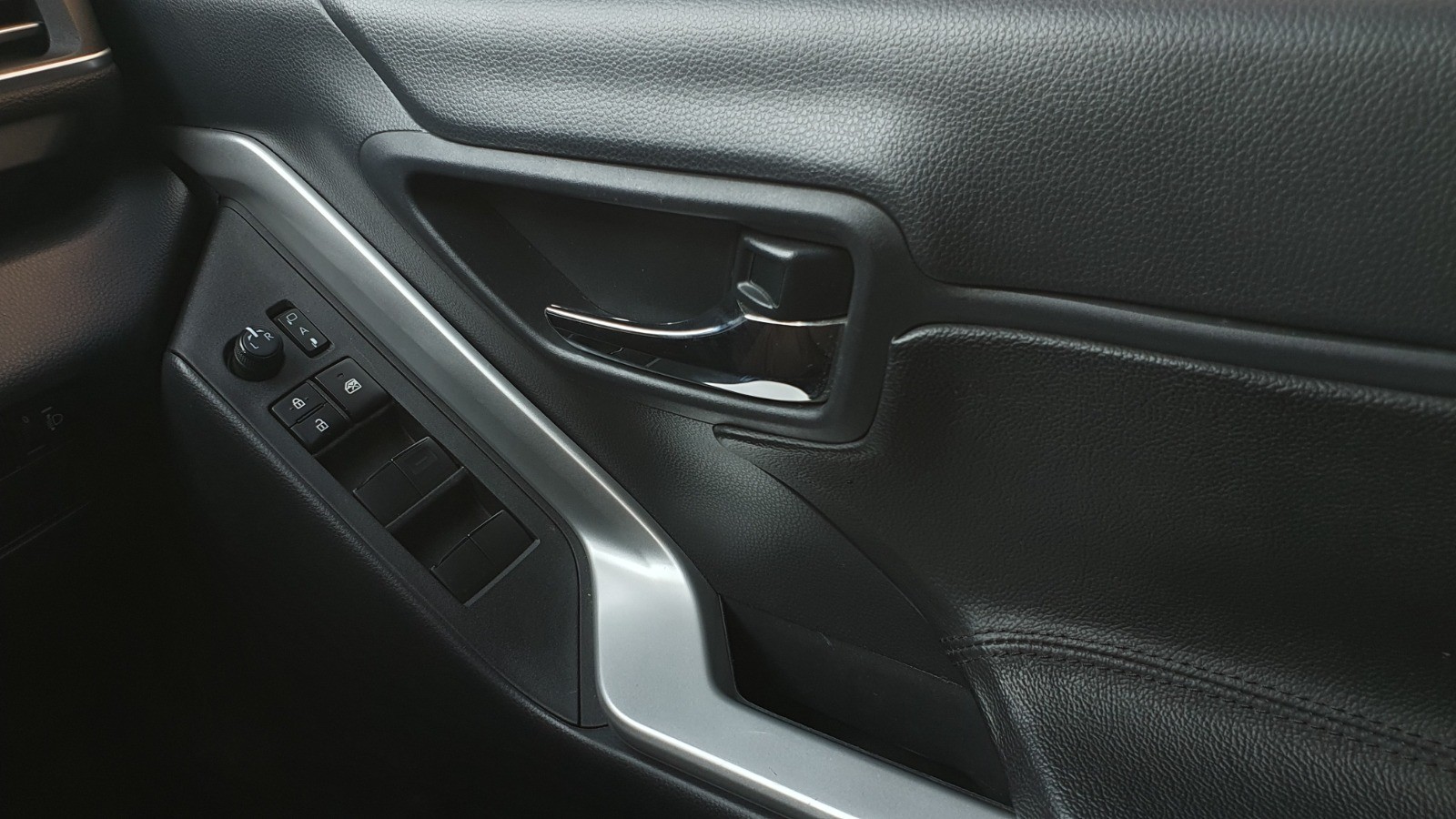 2023 Toyota Kijang Innova Zenix Hybrid EV 2023 Toyota Kijang Innova Zenix Hybrid EV