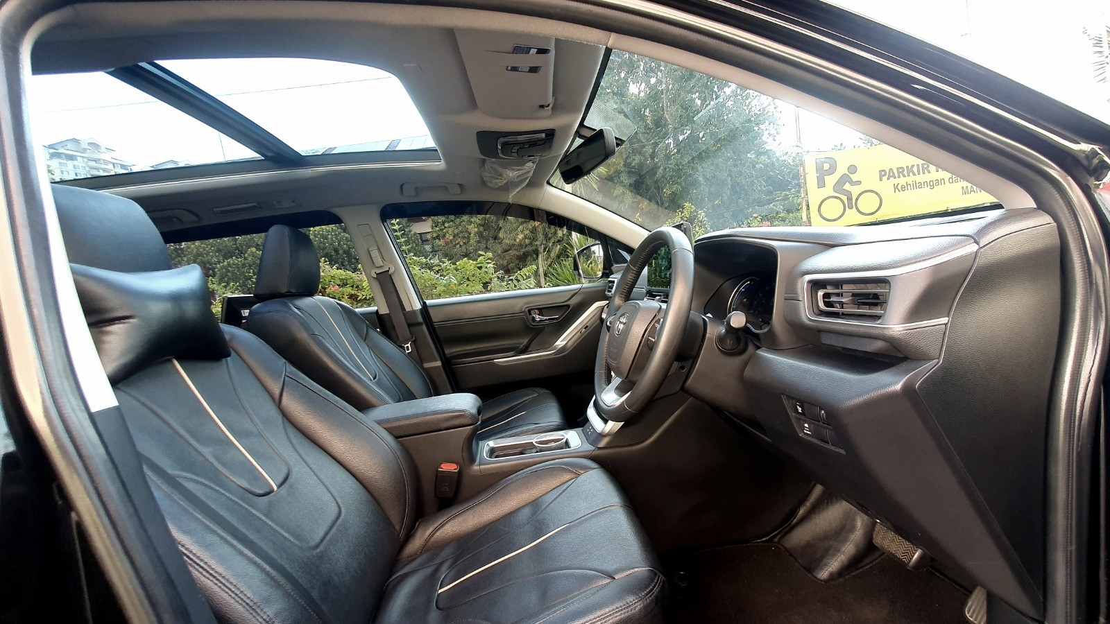 2023 Toyota Kijang Innova Zenix Hybrid EV 2023 Toyota Kijang Innova Zenix Hybrid EV