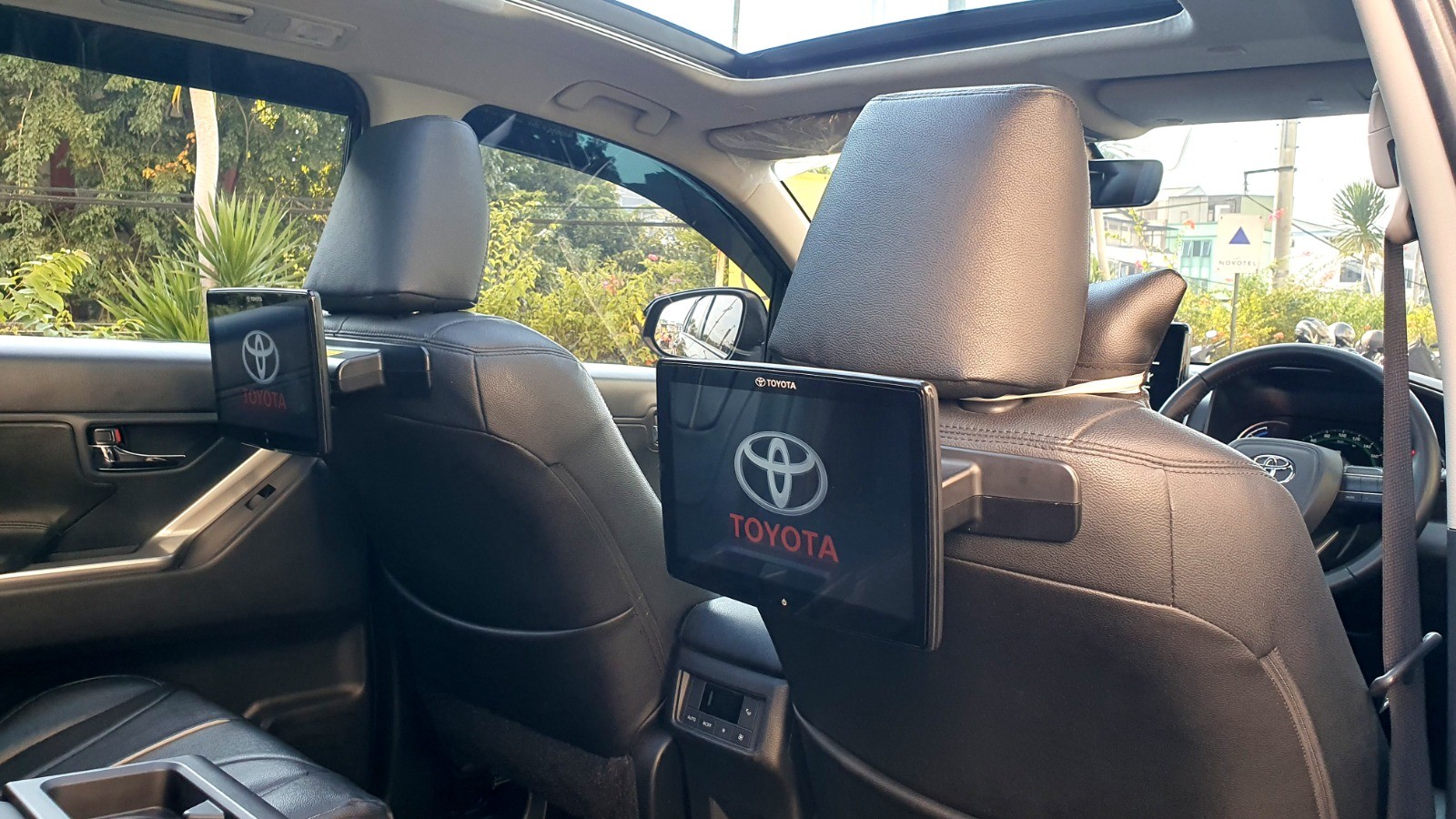 2023 Toyota Kijang Innova Zenix Hybrid EV 2023 Toyota Kijang Innova Zenix Hybrid EV