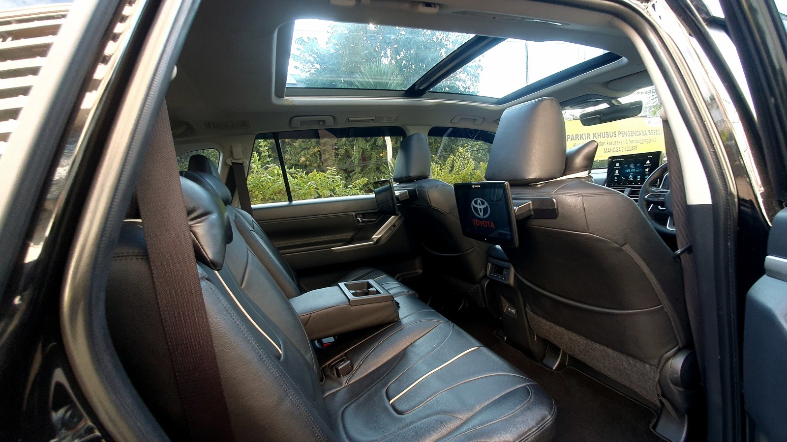 2023 Toyota Kijang Innova Zenix Hybrid EV 2023 Toyota Kijang Innova Zenix Hybrid EV